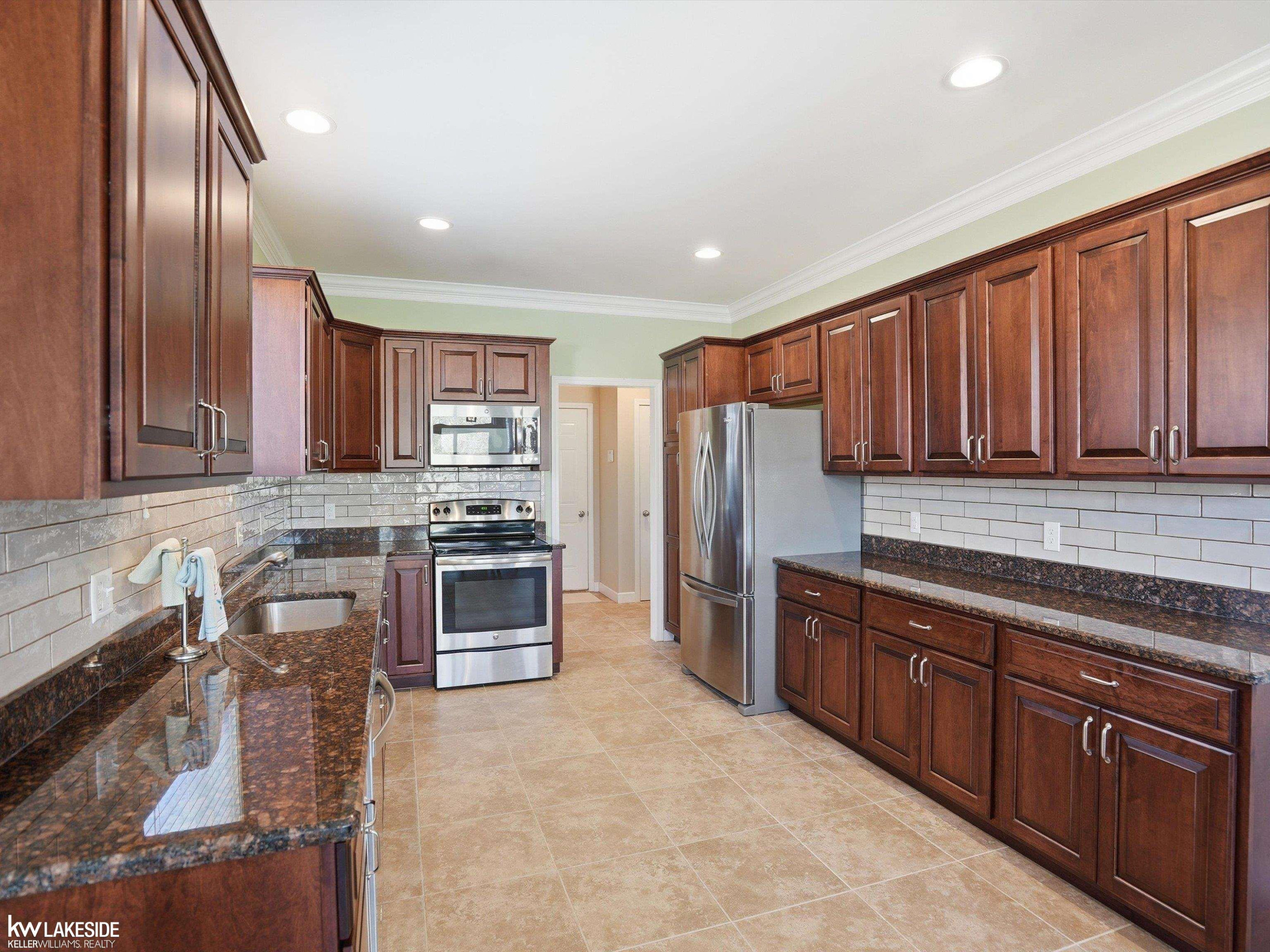 46899 Cynthia Drive, Macomb, MI 48044 — Photo 18
