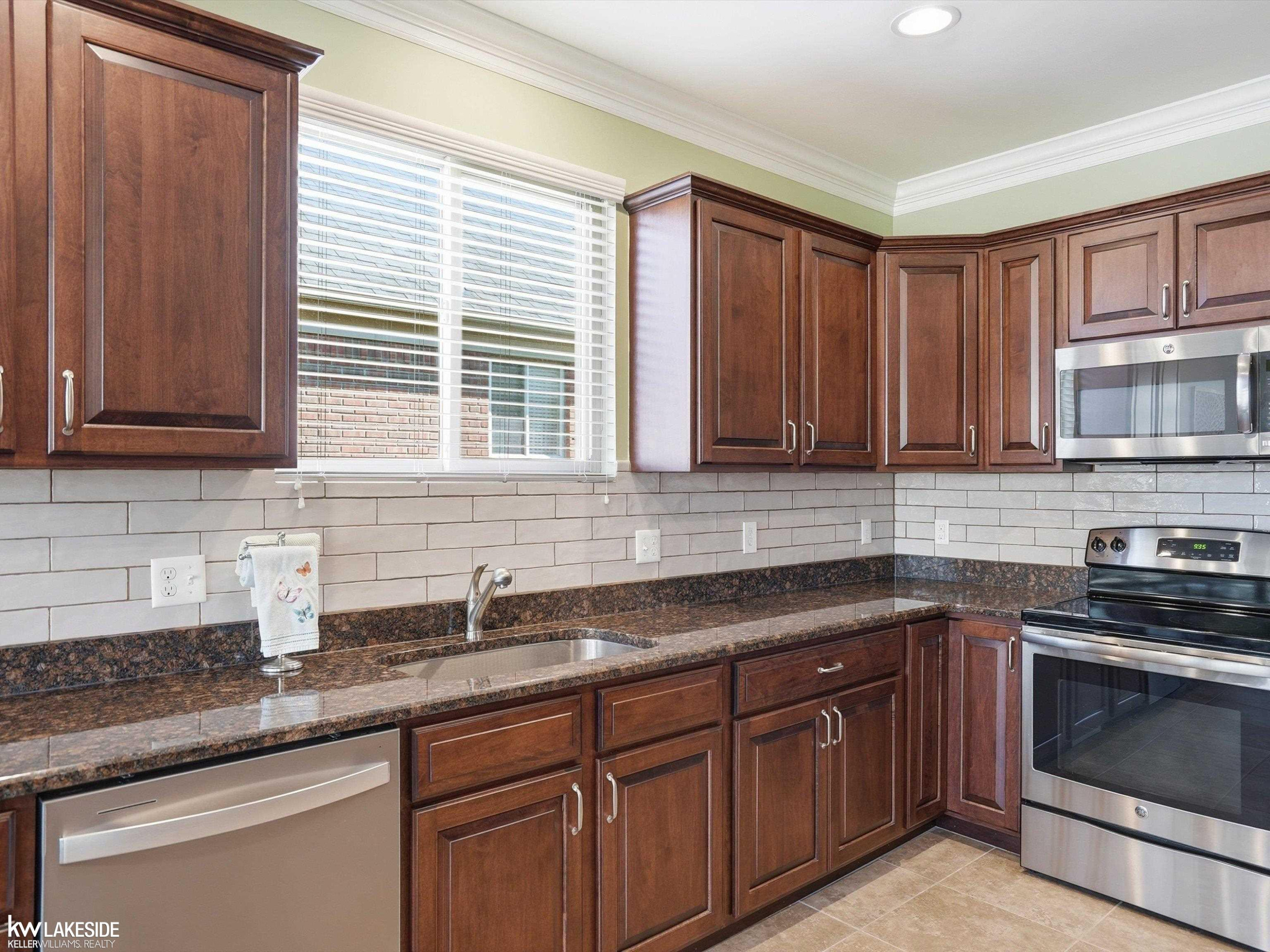 46899 Cynthia Drive, Macomb, MI 48044 — Photo 19