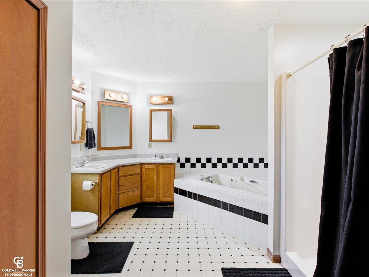 8925 Lohr Road, Avoca, MI 48006 — Photo 18