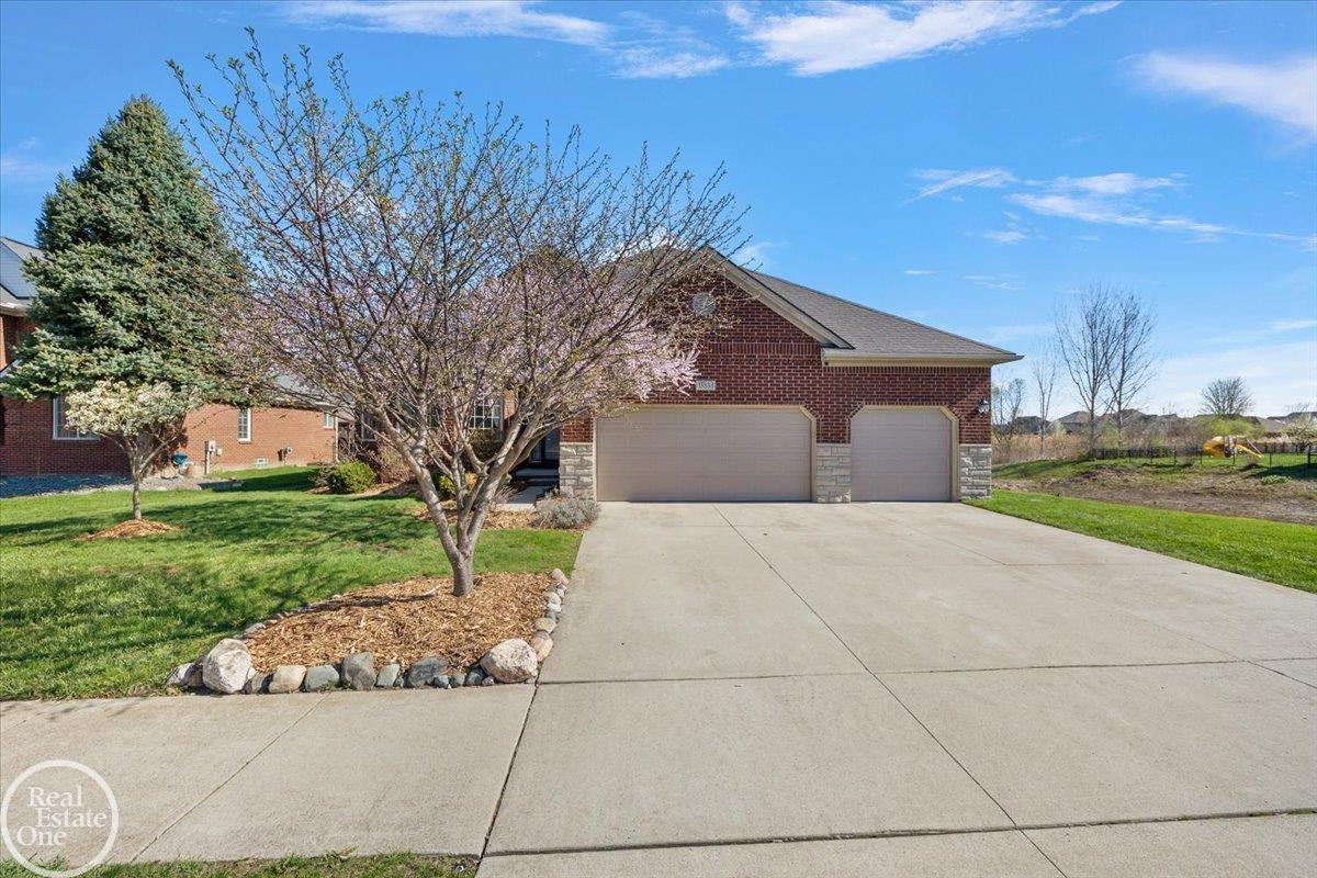 15833 Kingsway Drive, MI 48044 — Photo 4
