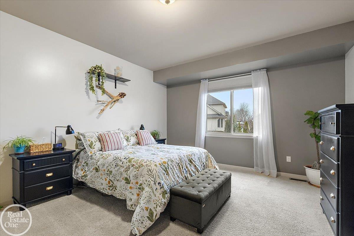 15833 Kingsway Drive, MI 48044 — Photo 29