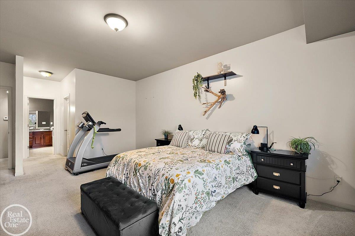 15833 Kingsway Drive, MI 48044 — Photo 30