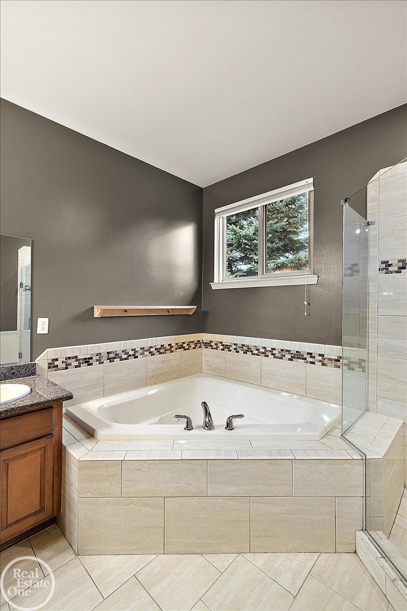 15833 Kingsway Drive, MI 48044 — Photo 35
