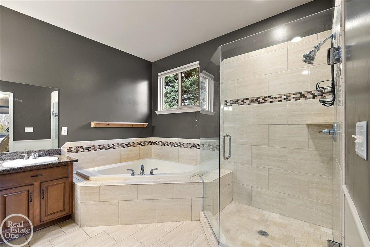 15833 Kingsway Drive, MI 48044 — Photo 34