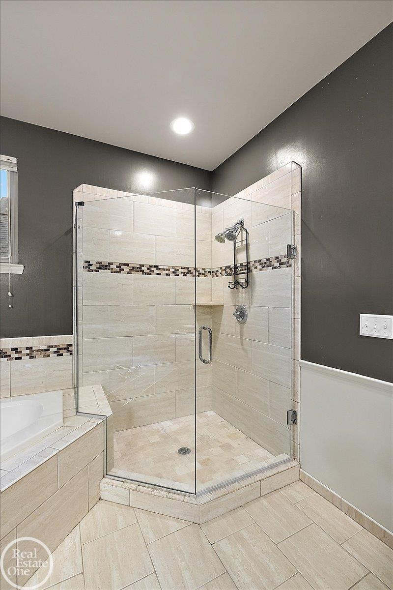 15833 Kingsway Drive, MI 48044 — Photo 36