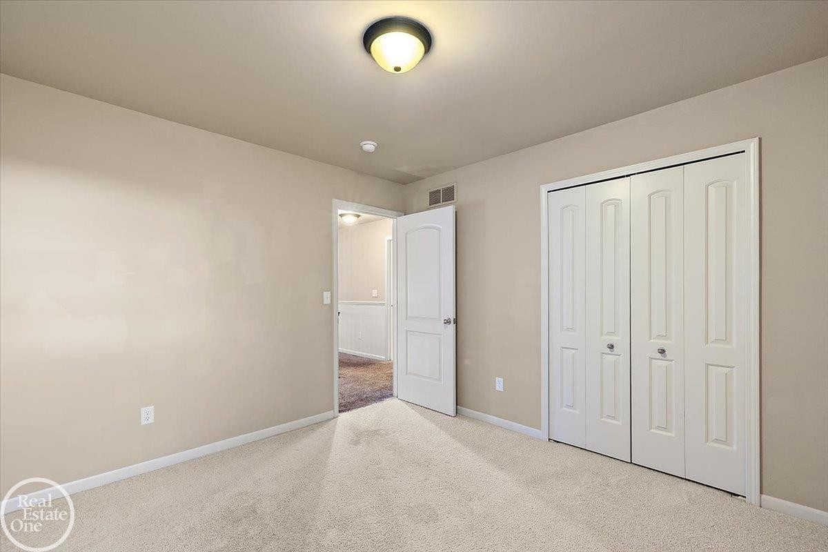 15833 Kingsway Drive, MI 48044 — Photo 41