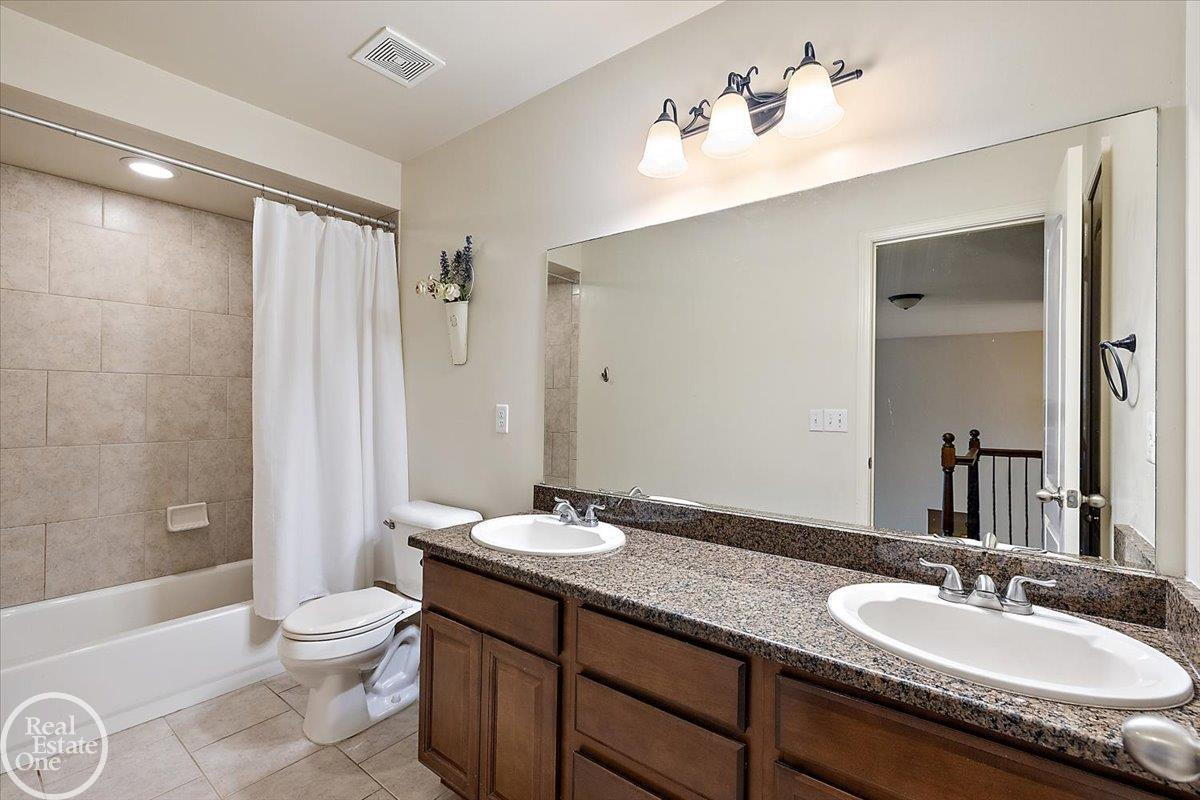 15833 Kingsway Drive, MI 48044 — Photo 43