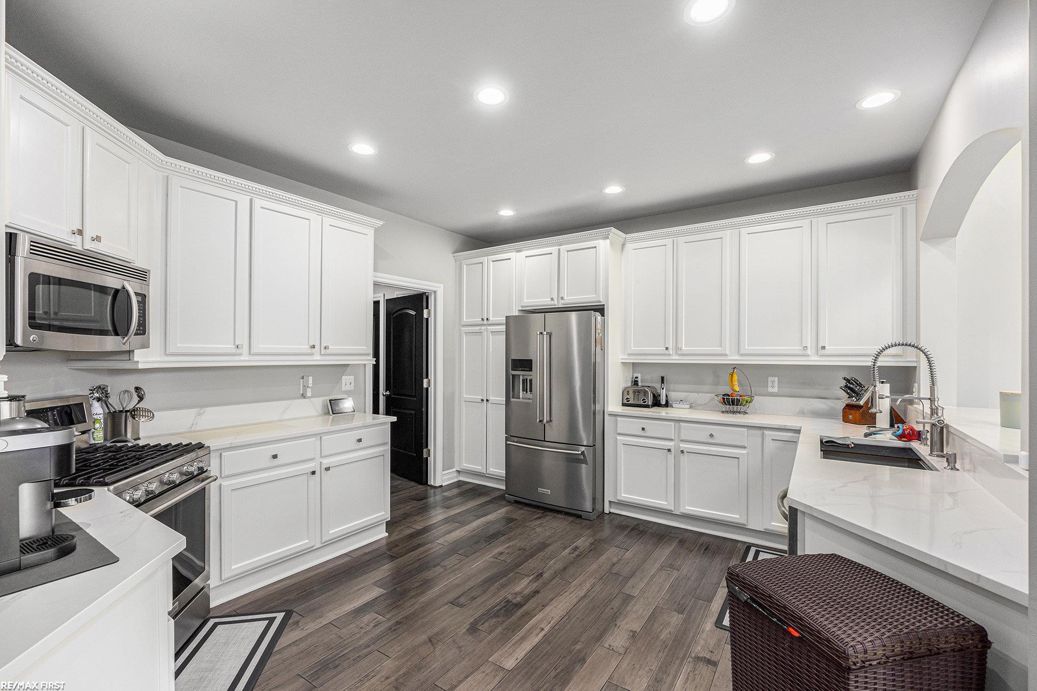 21114 Lilac Lane, Clinton Twp, MI 48036 — Photo 8