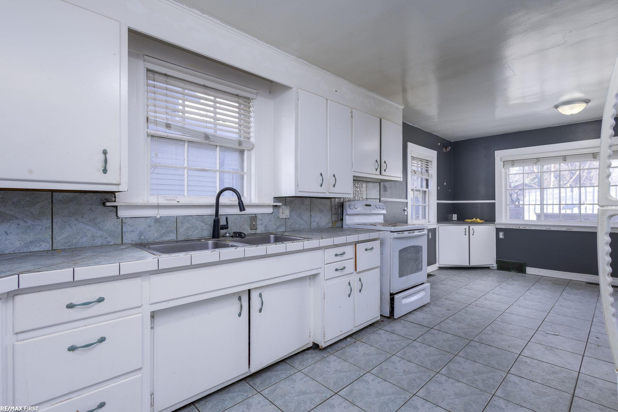 24 Grand Ave Avenue, Mount Clemens, MI 48043 — Photo 12