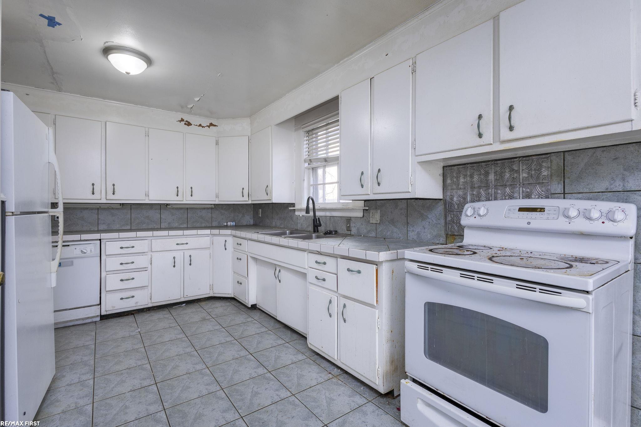24 Grand Ave Avenue, Mount Clemens, MI 48043 — Photo 13