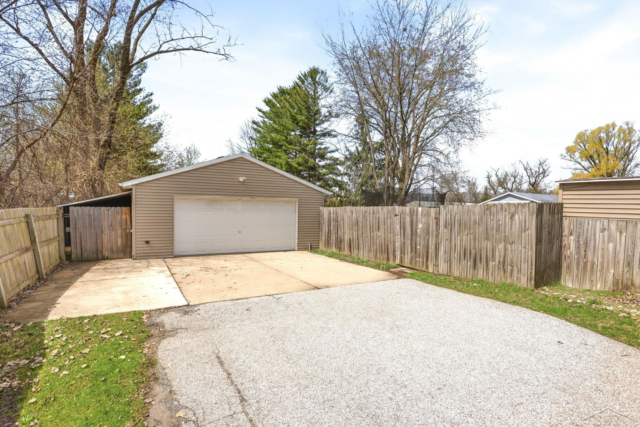 130 S Miller Road, Saginaw, MI 48609 — Photo 13