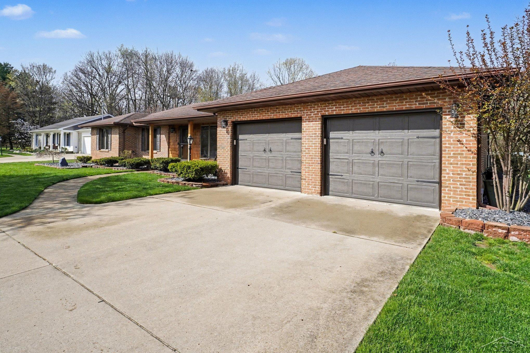 1329 Woodnoll Drive, Flint, MI 48507 — Photo 4
