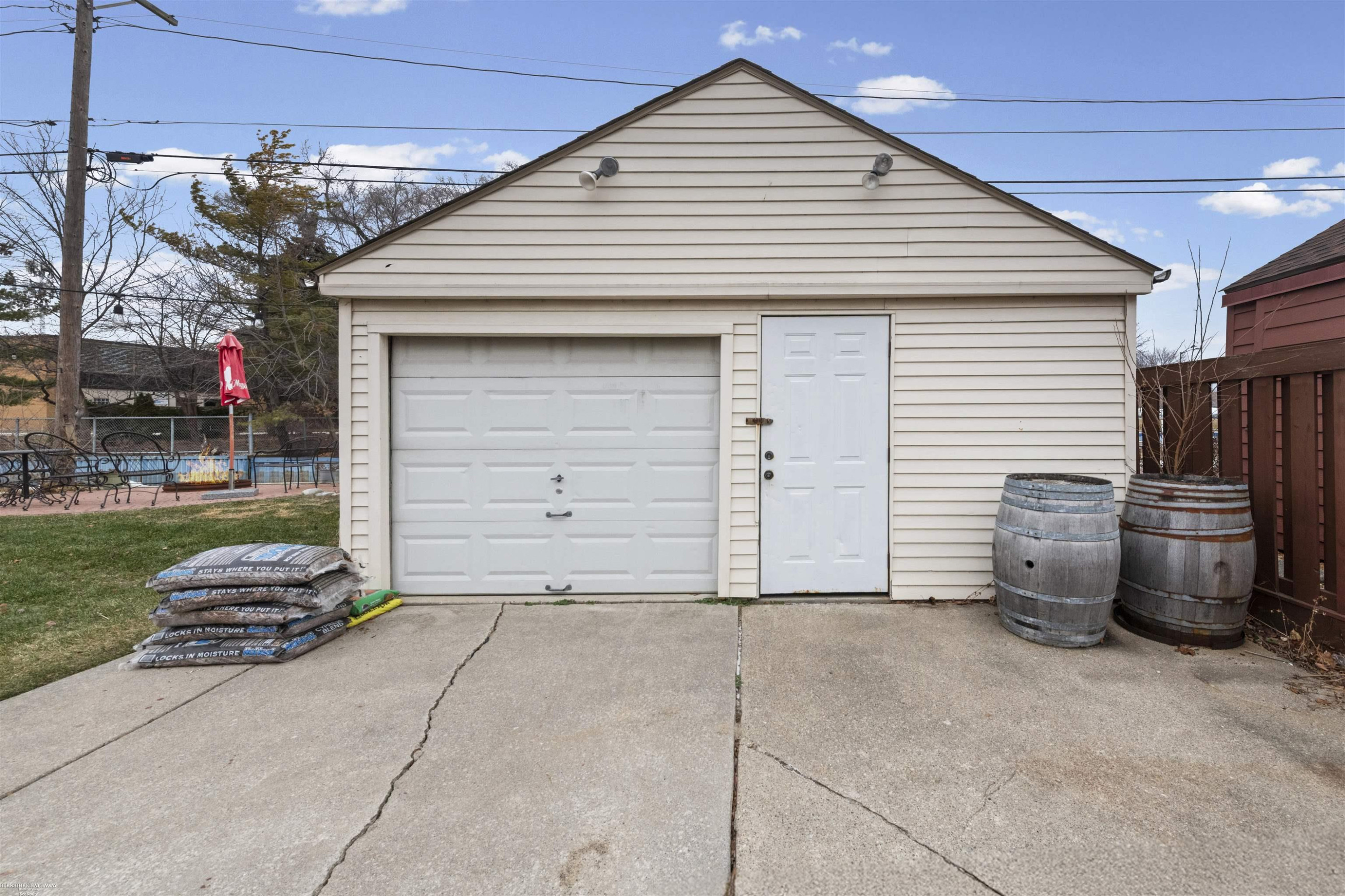 22437 Milner Street, Saint Clair Shores, MI 48081 — Photo 28