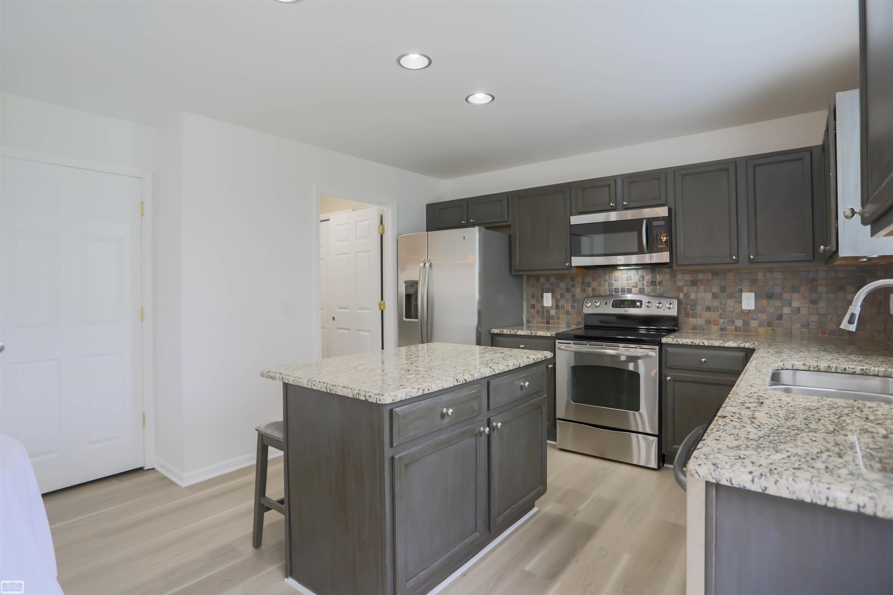 17889 Troon Trail, MI 48042 — Photo 6