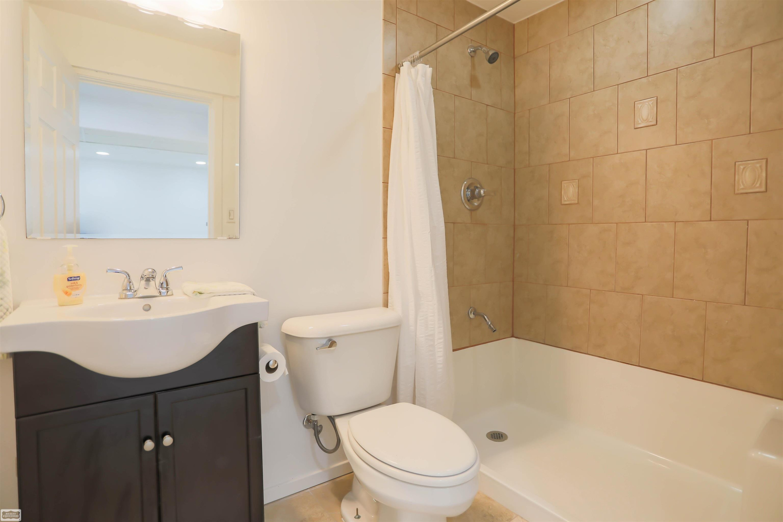 17889 Troon Trail, MI 48042 — Photo 13