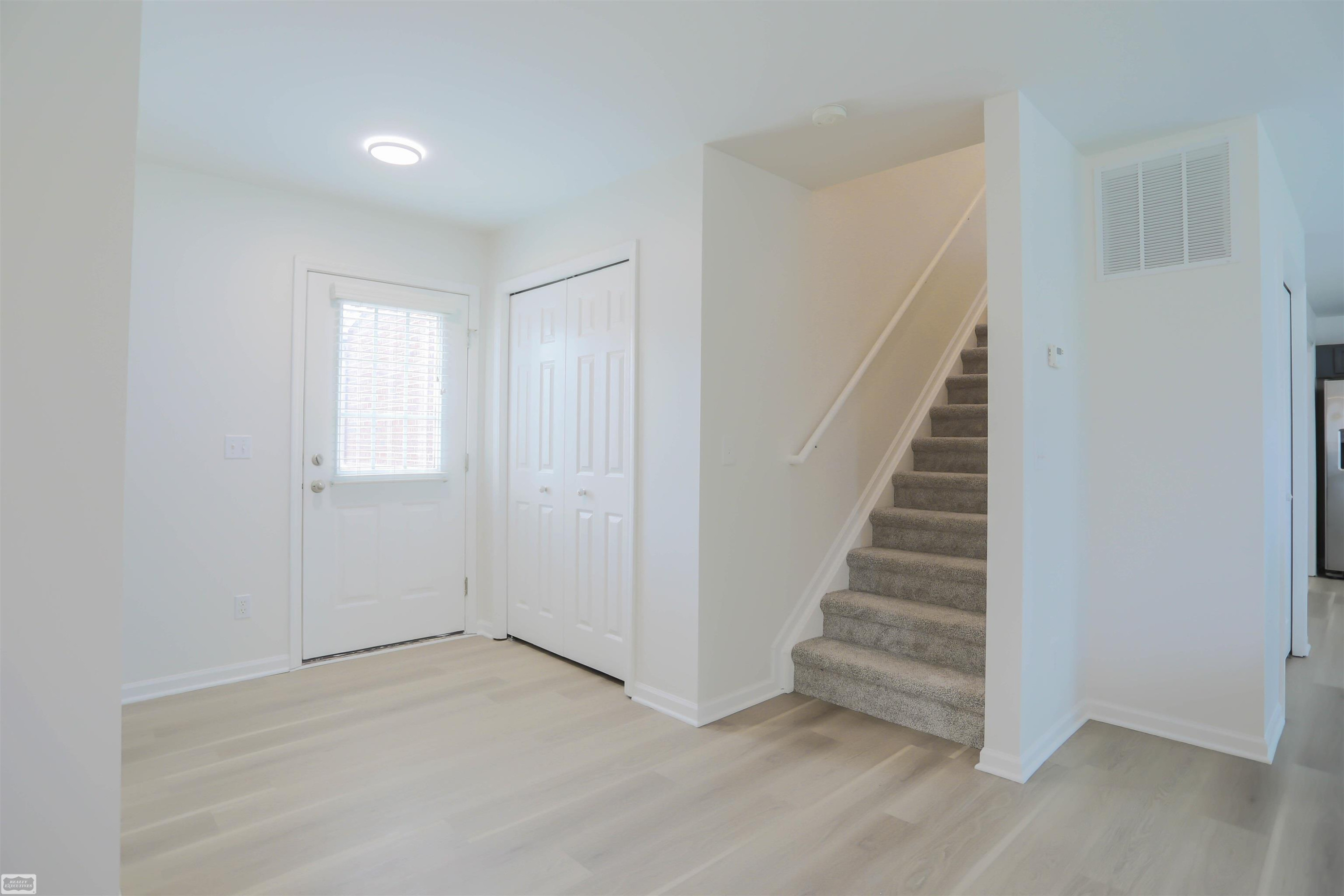 17889 Troon Trail, MI 48042 — Photo 14