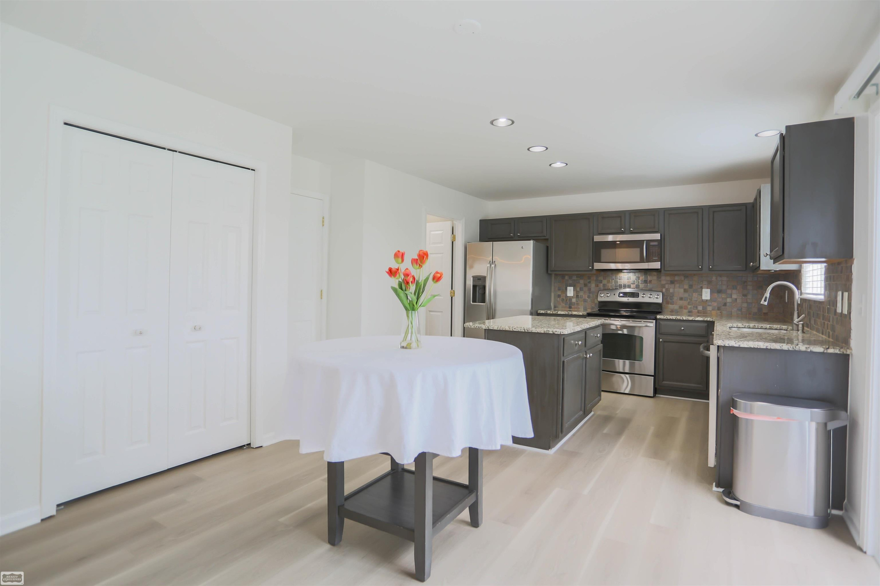 17889 Troon Trail, MI 48042 — Photo 25