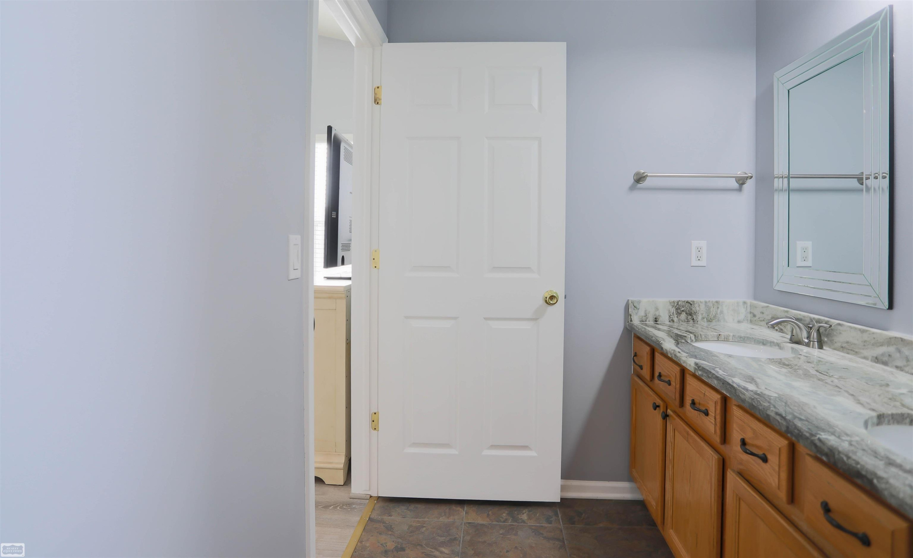 17889 Troon Trail, MI 48042 — Photo 32