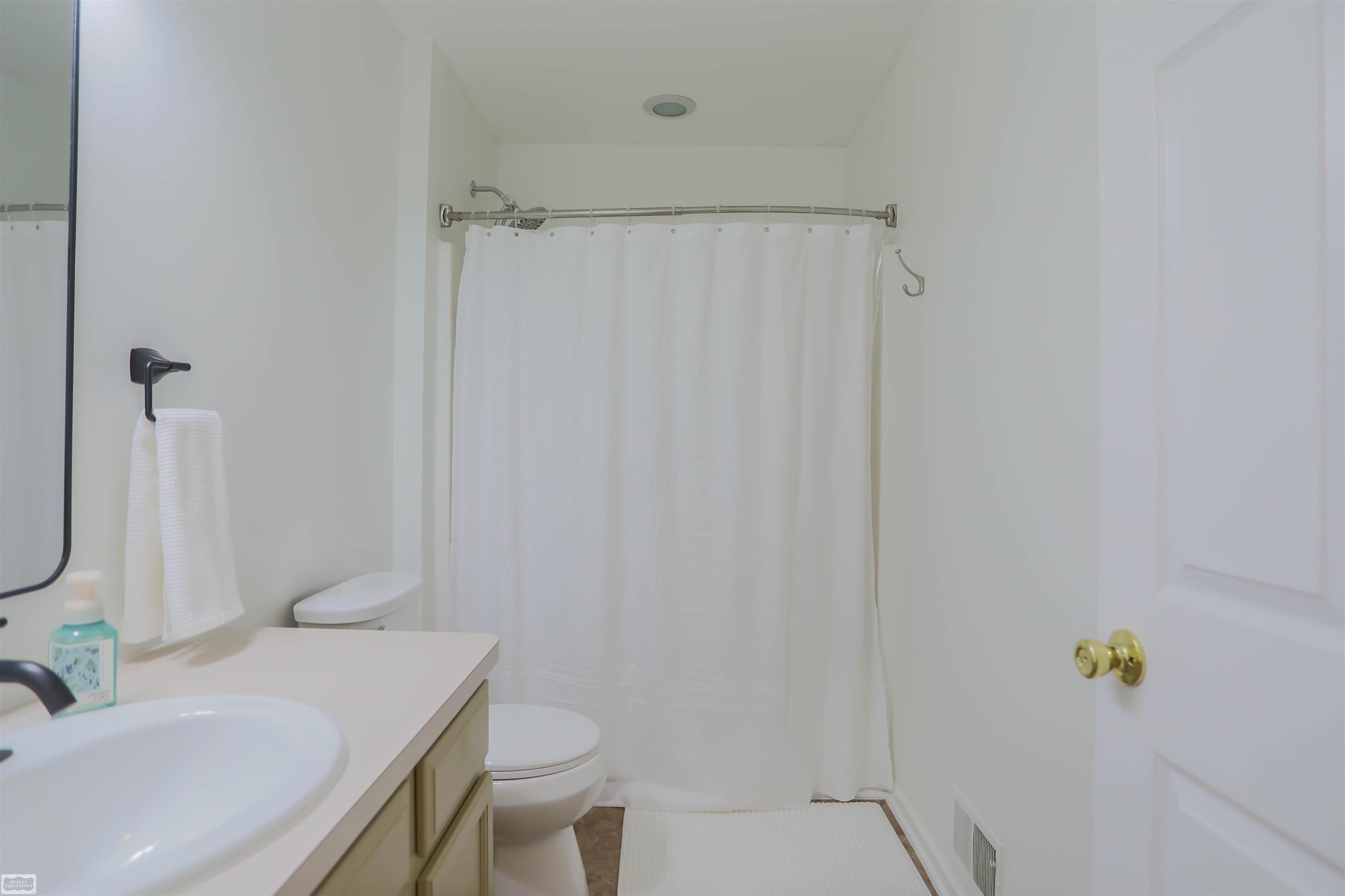 17889 Troon Trail, MI 48042 — Photo 48