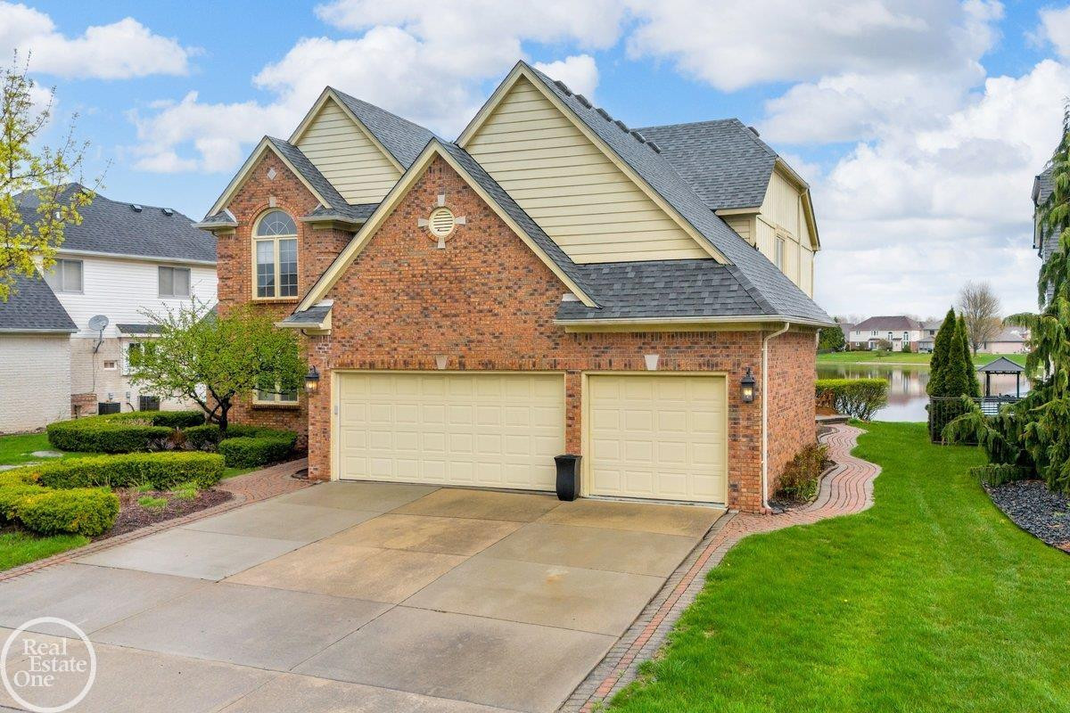 47206 Woodberry Estates Drive, MI 48044 — Photo 2
