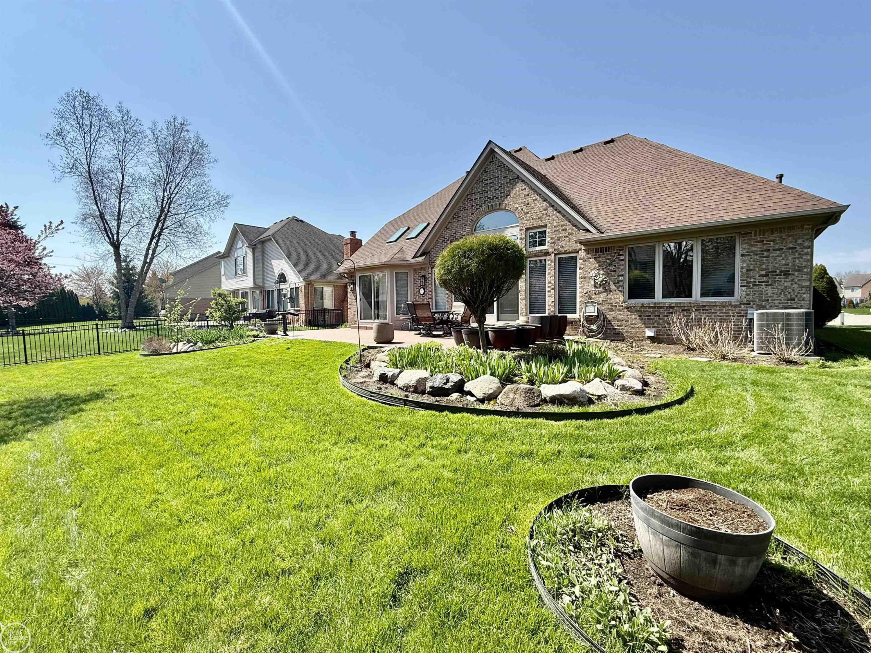 47094 Burning Tree Lane, Macomb, MI 48044 — Photo 8