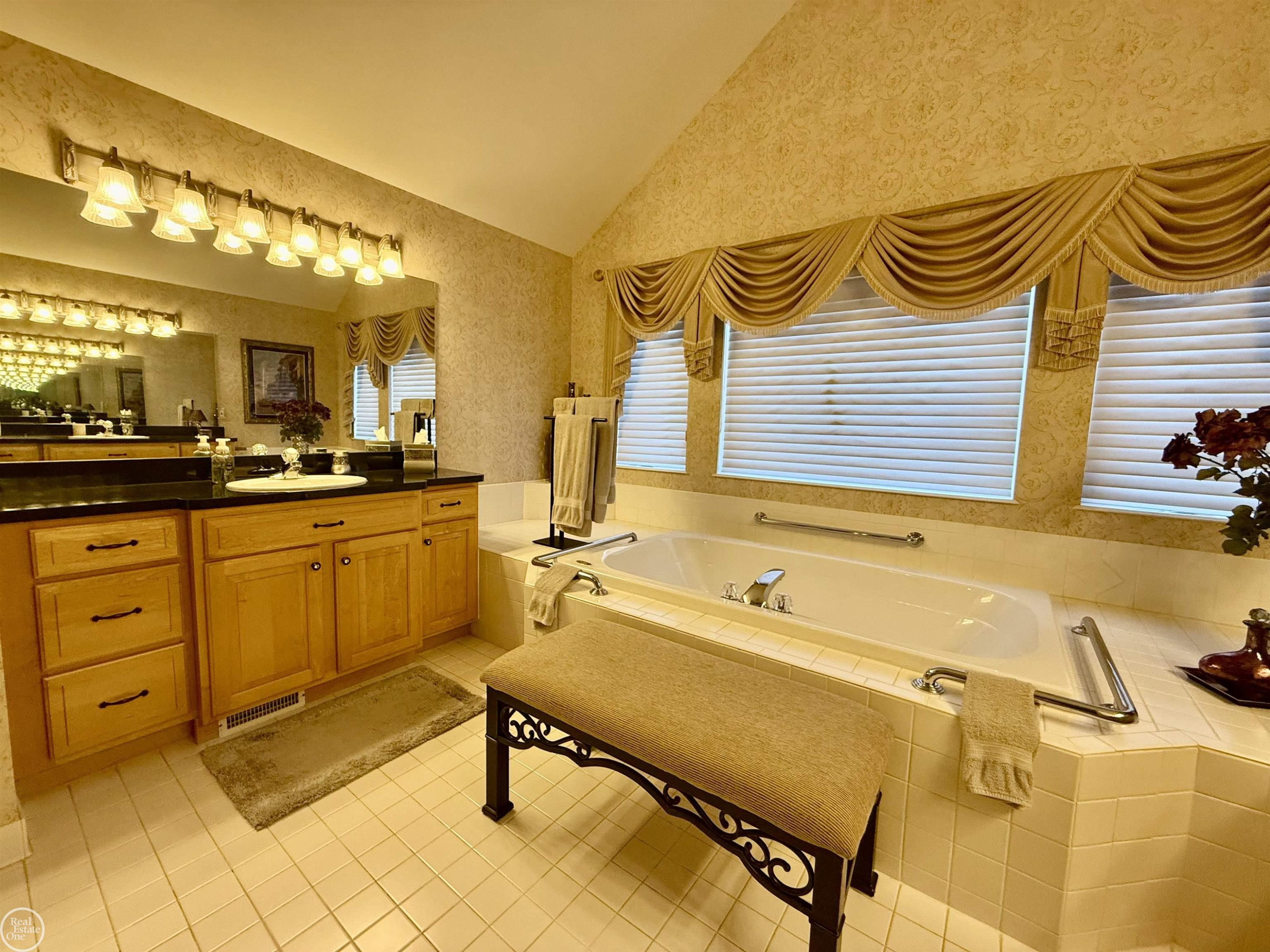 47094 Burning Tree Lane, Macomb, MI 48044 — Photo 42