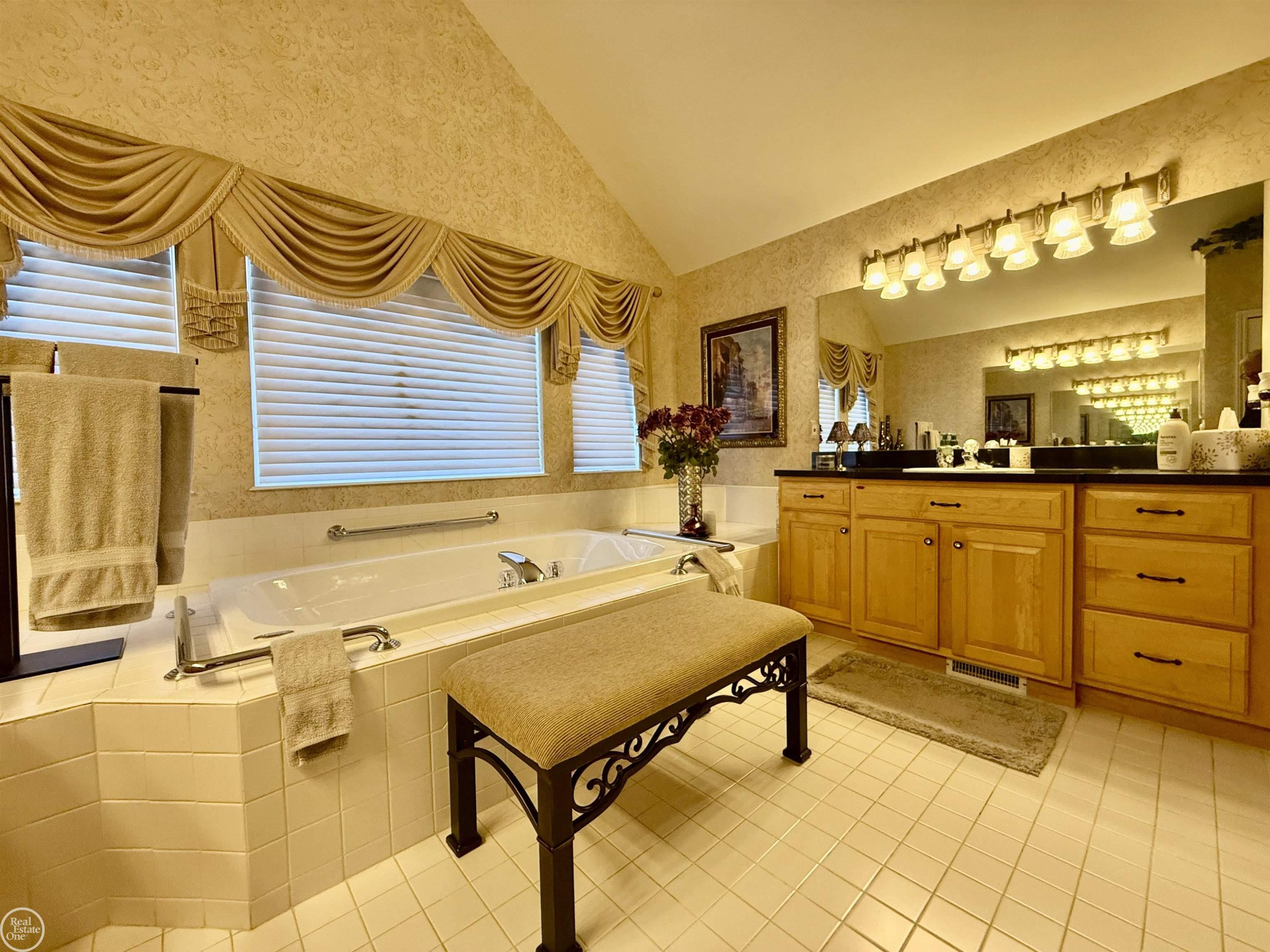 47094 Burning Tree Lane, Macomb, MI 48044 — Photo 43