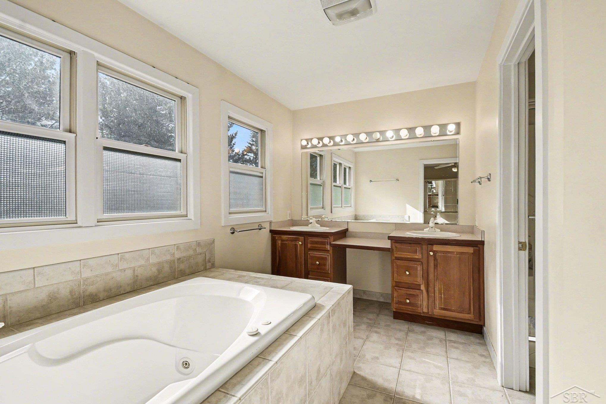 10 Cobblestone Place, Saginaw, MI 48603 — Photo 23