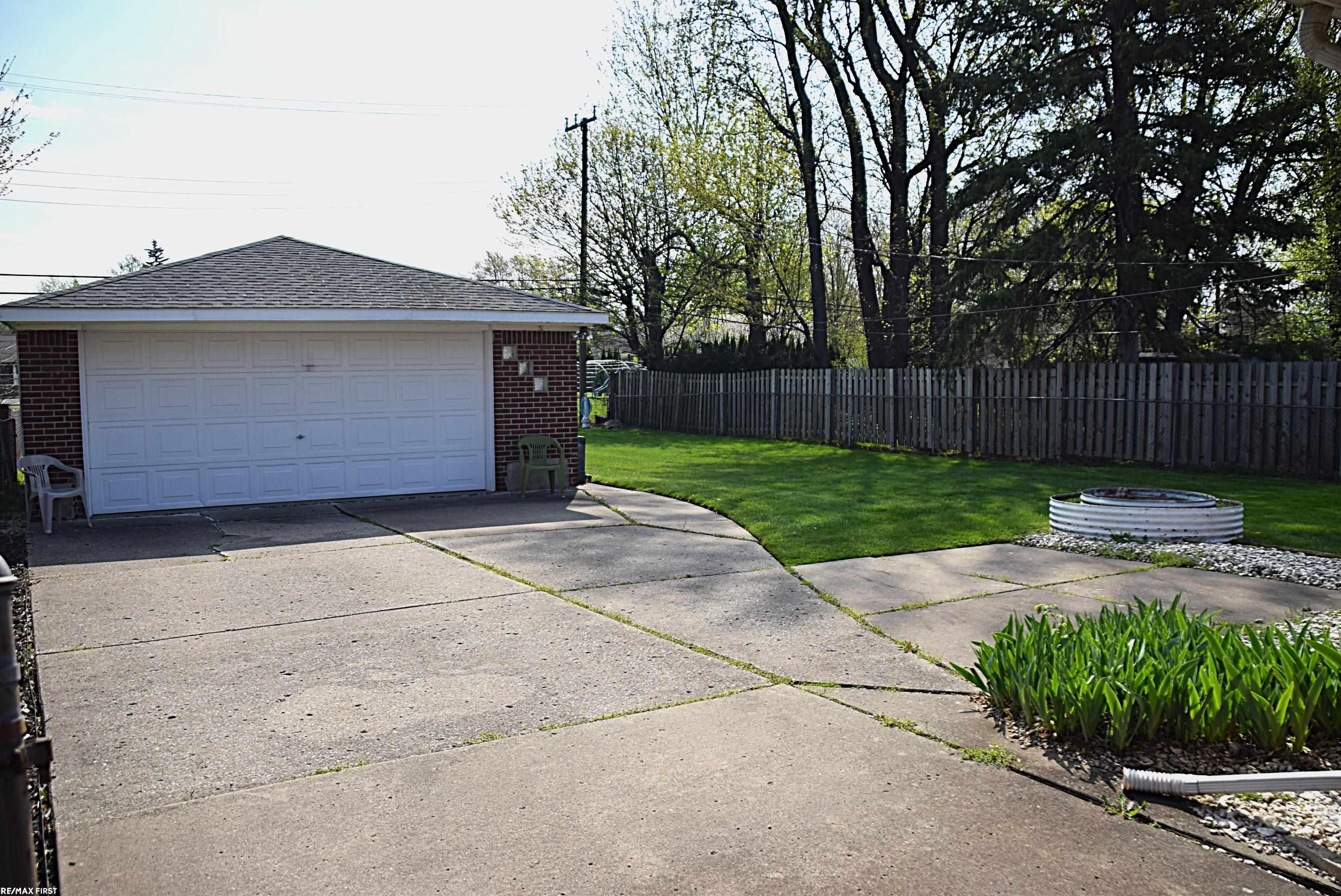 30112 Gloria Street, Saint Clair Shores, MI 48082 — Photo 25