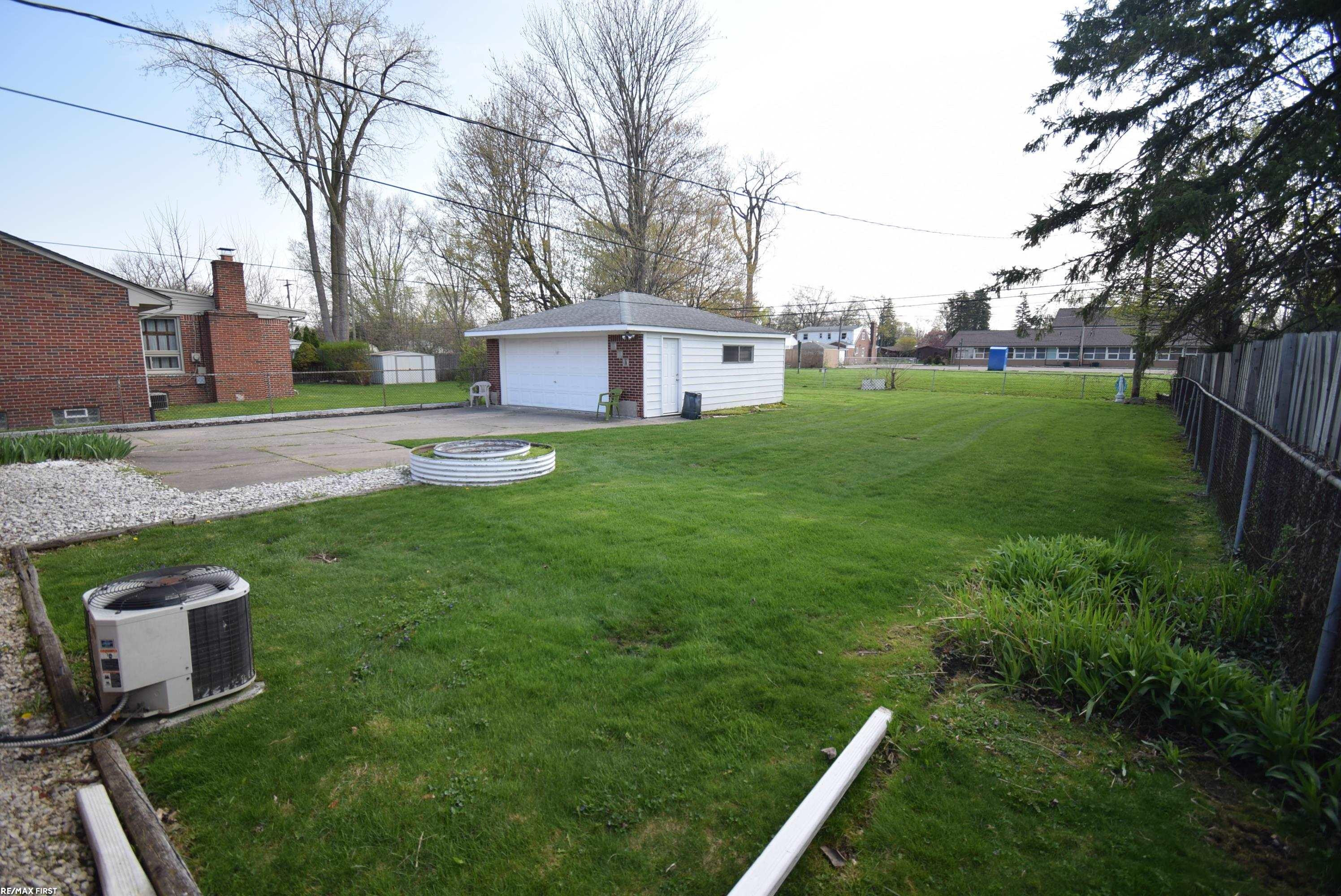 30112 Gloria Street, Saint Clair Shores, MI 48082 — Photo 26