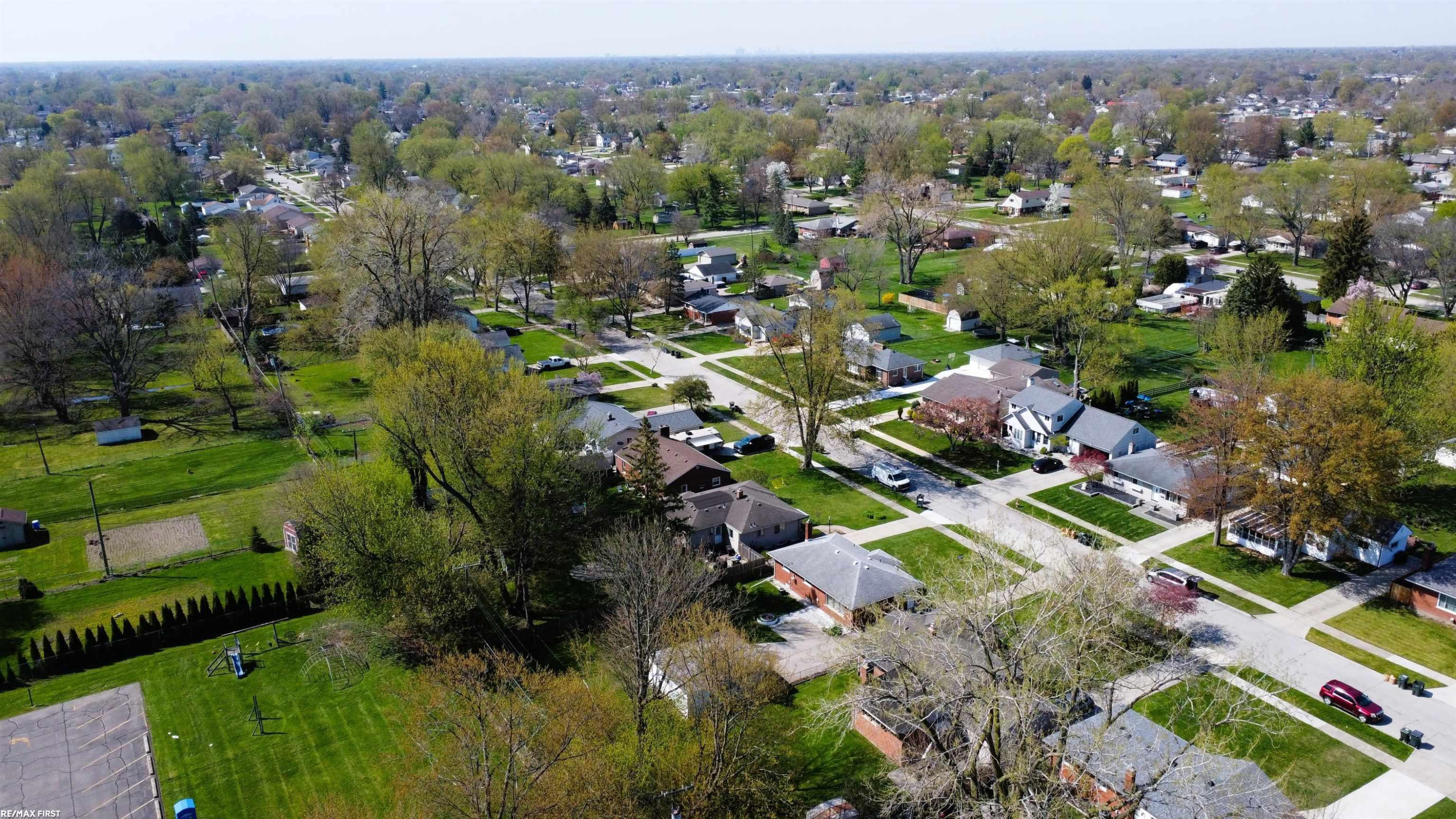 30112 Gloria Street, Saint Clair Shores, MI 48082 — Photo 32