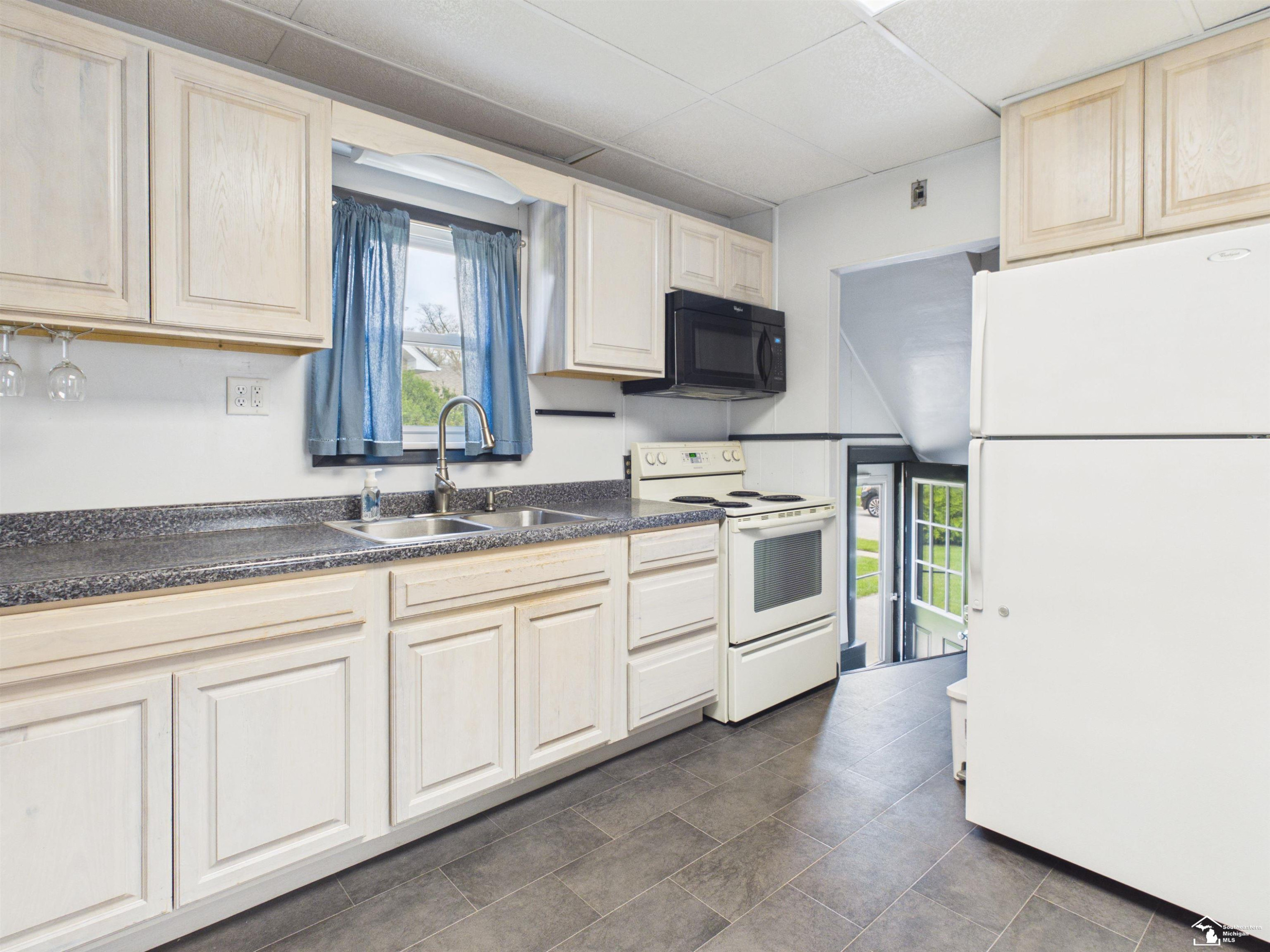 823 Michigan Avenue, Monroe, MI 48162 — Photo 6