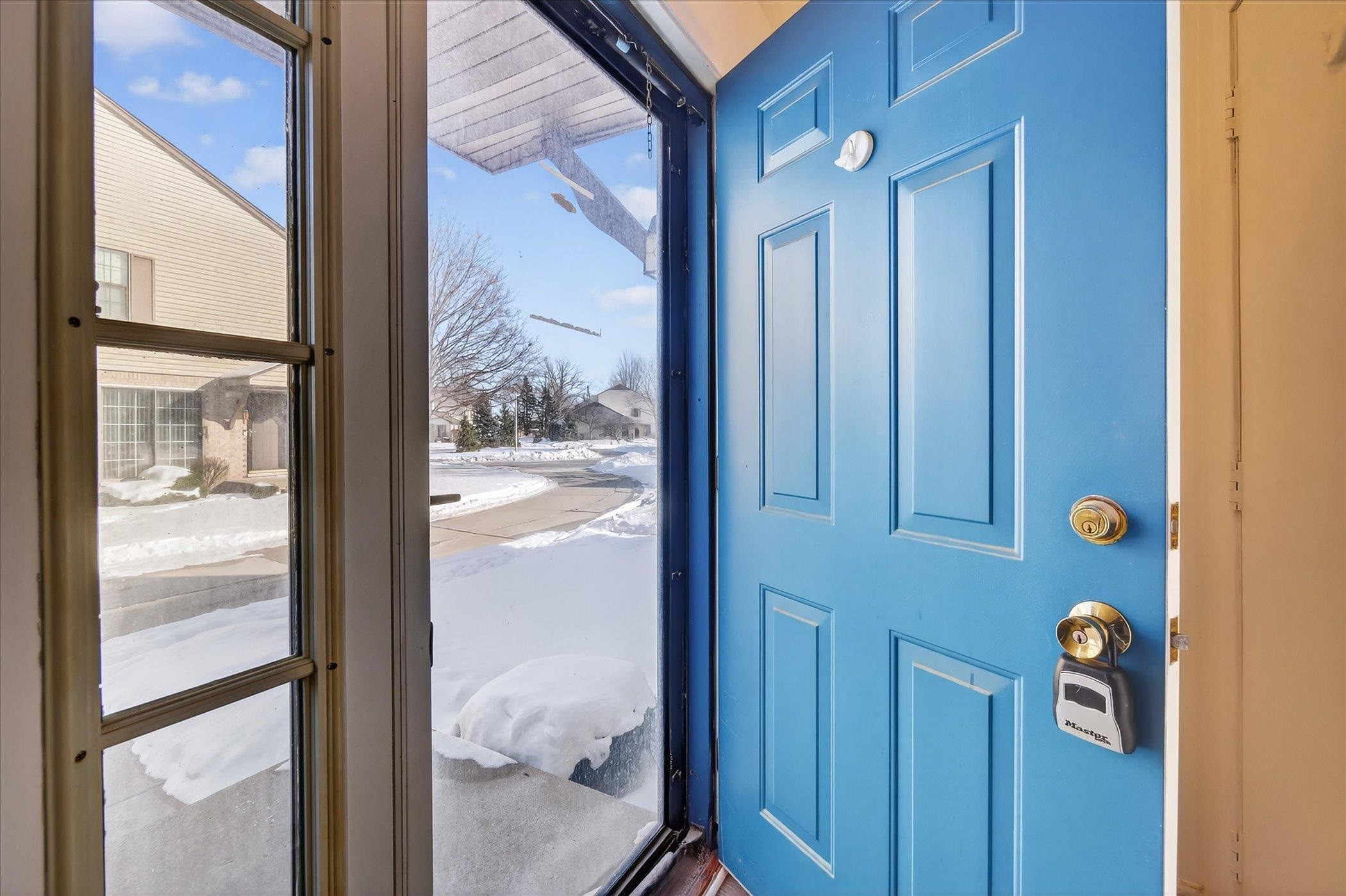 35132 N Bay Circle, 16, MI — Photo 6