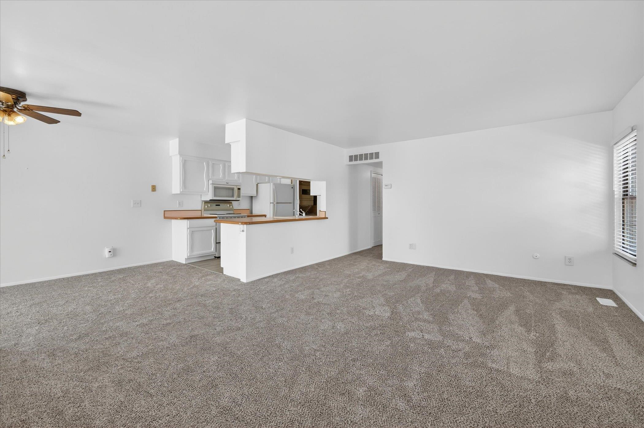 35132 N Bay Circle, 16, MI — Photo 9