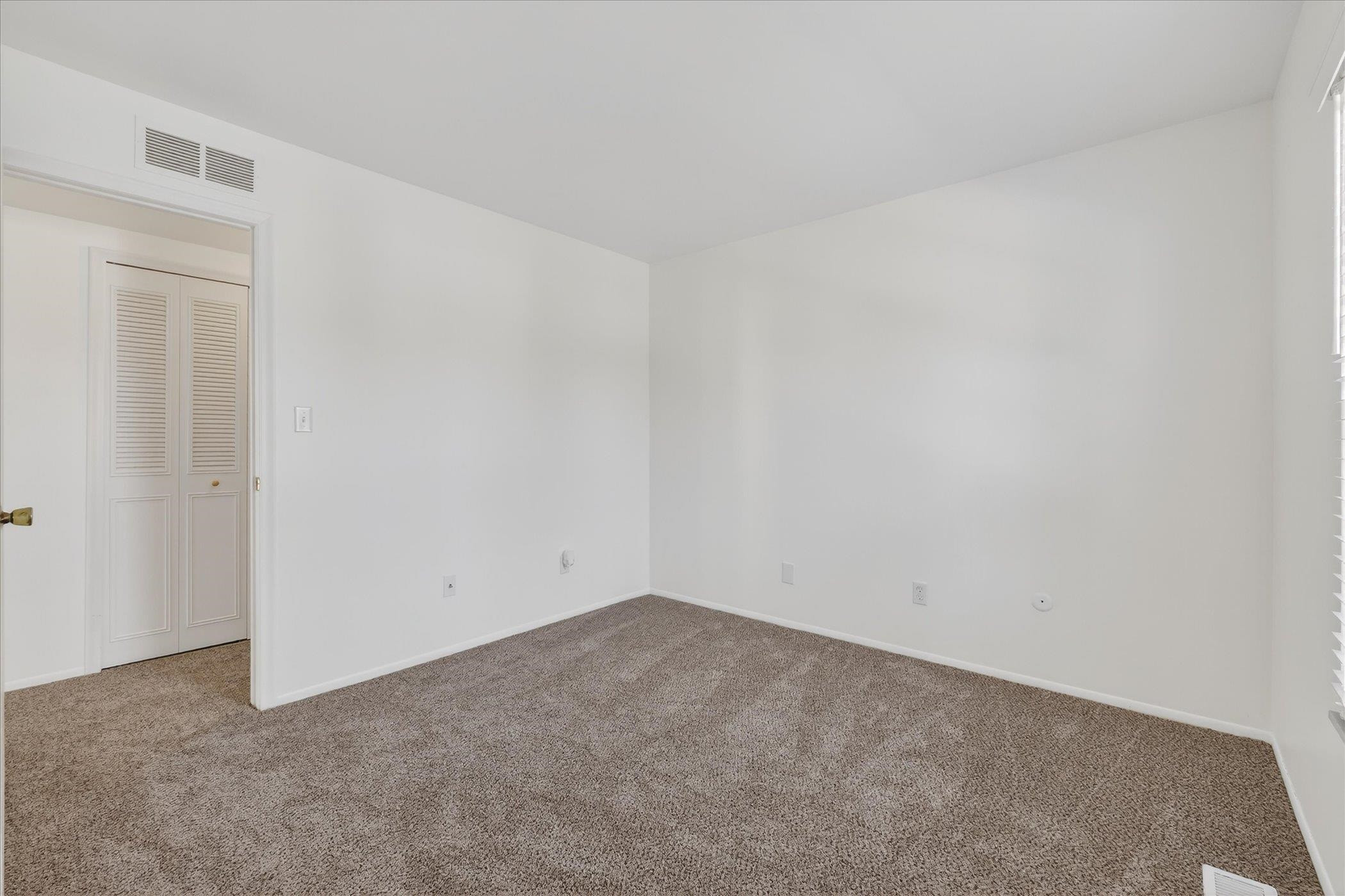 35132 N Bay Circle, 16, MI — Photo 32