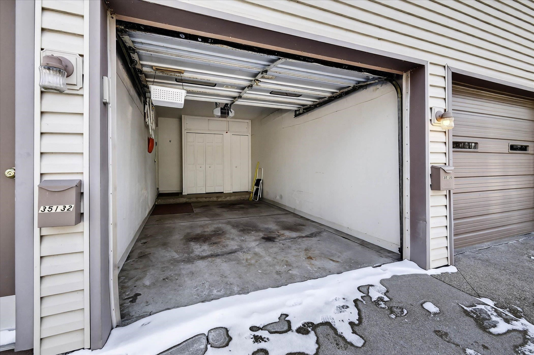 35132 N Bay Circle, 16, MI — Photo 35
