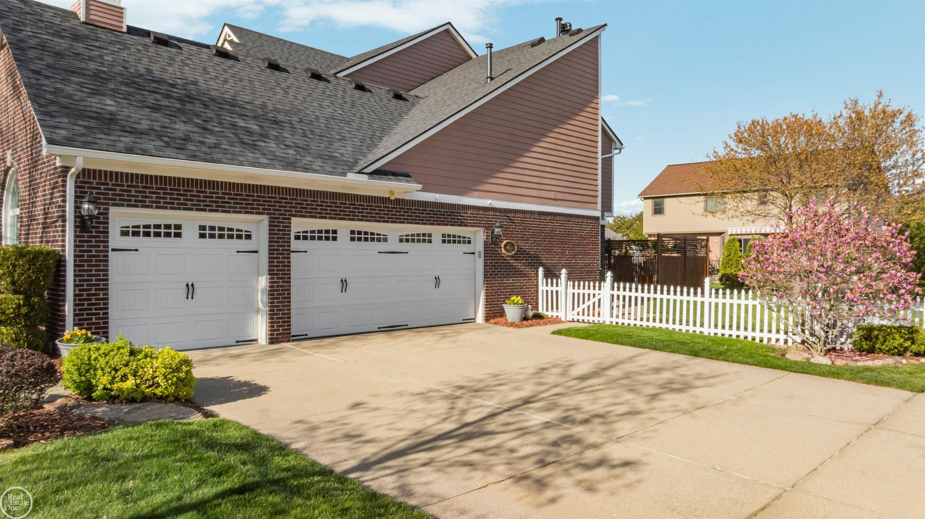 48034 Amanda Drive, Macomb, MI 48044 — Photo 41