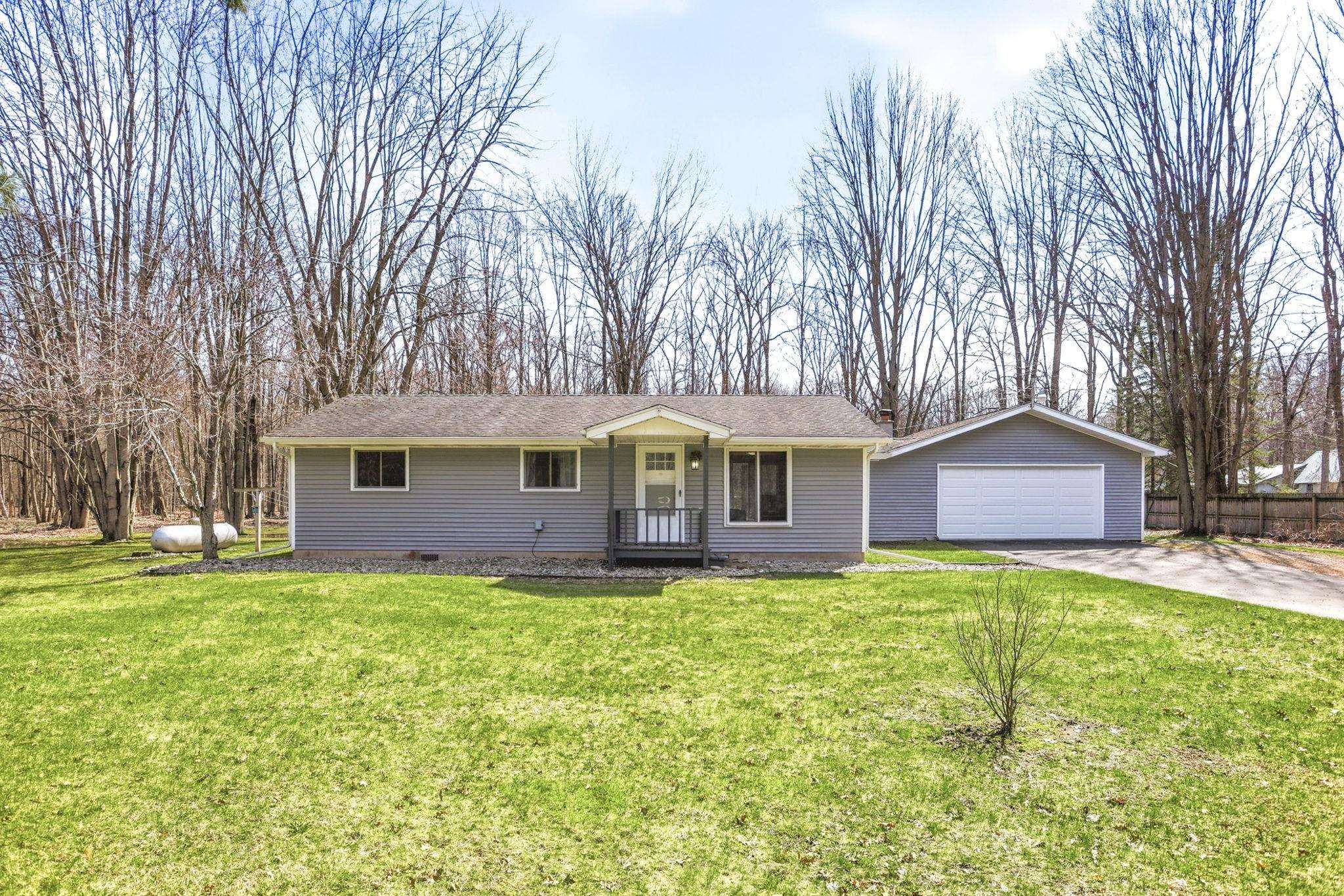 249 W Miller Road, Midland, MI 48640 — front exterior