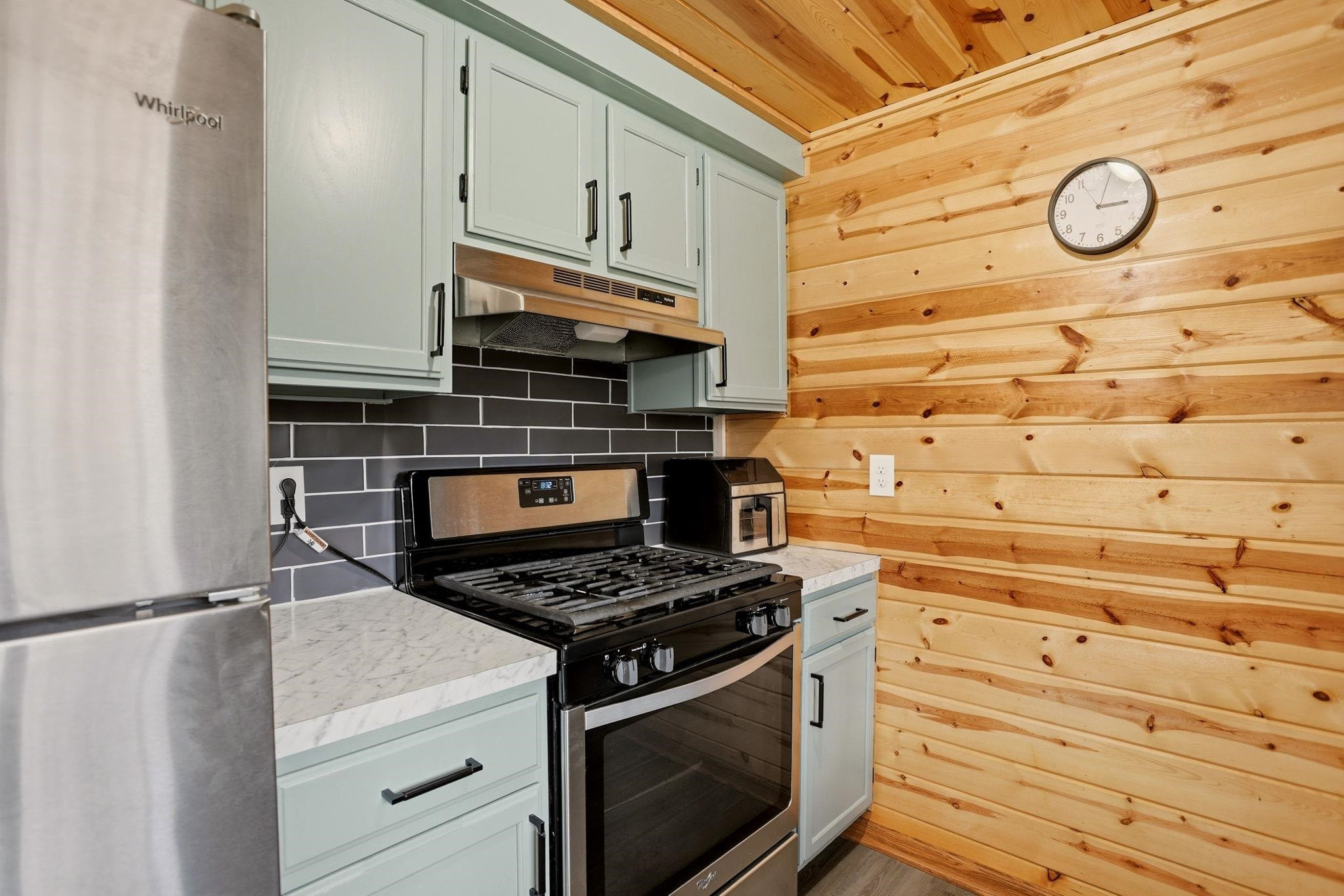 249 W Miller Road, Midland, MI 48640 — Photo 16