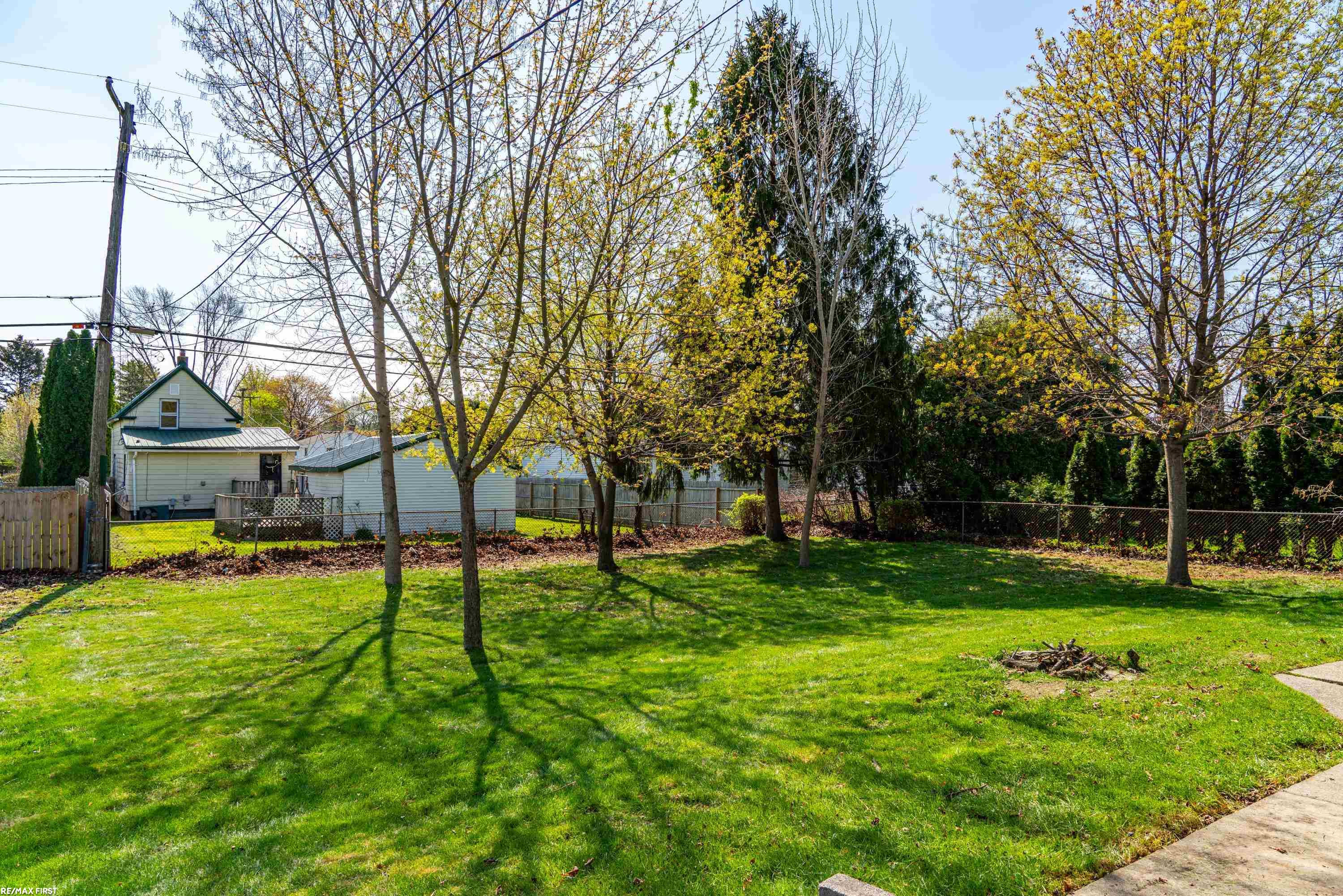 41 Beyne Street, Mount Clemens, MI 48043 — Photo 11