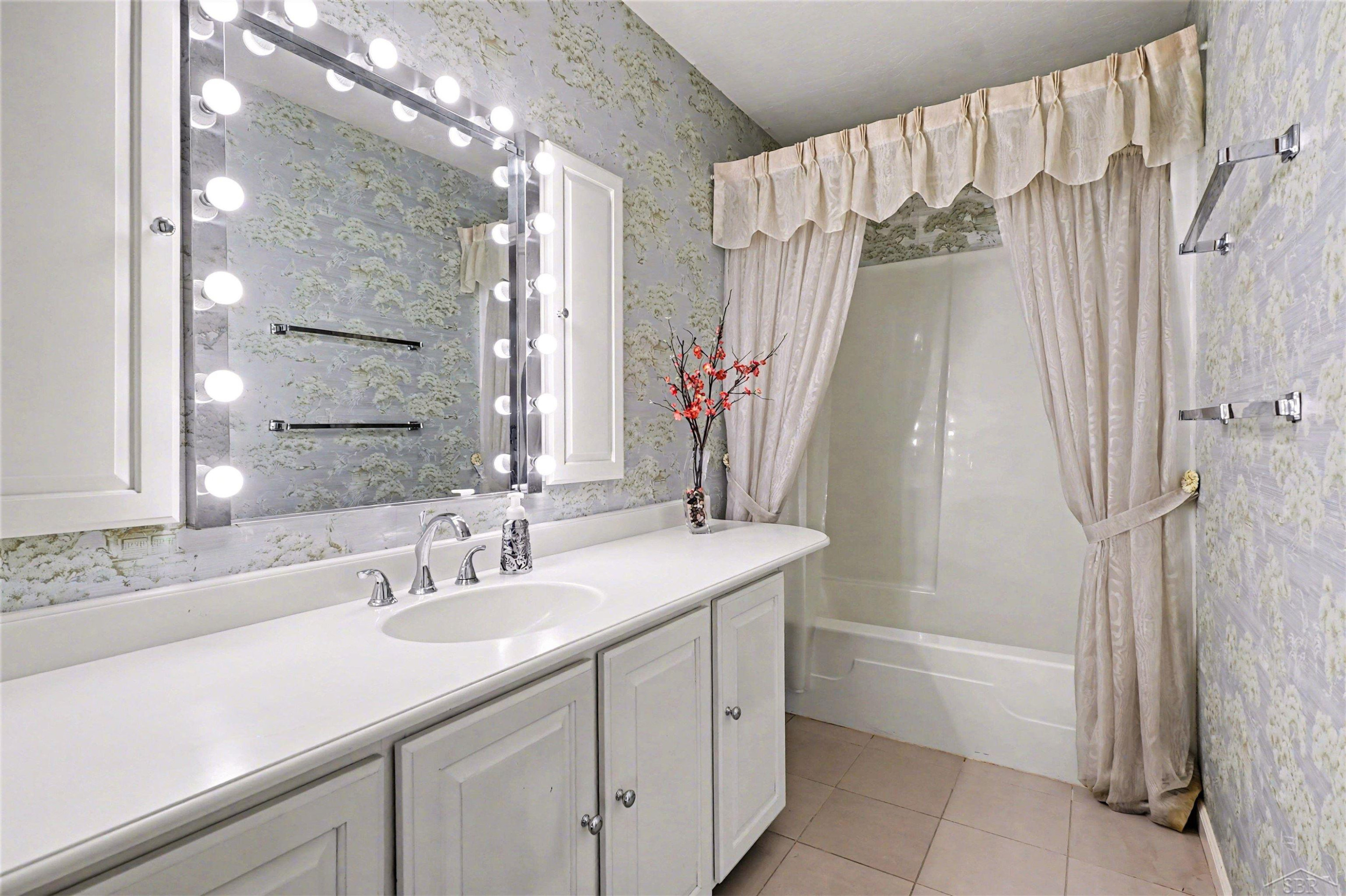 4872 W Michigan Avenue, Saginaw, MI 48638 — Photo 9