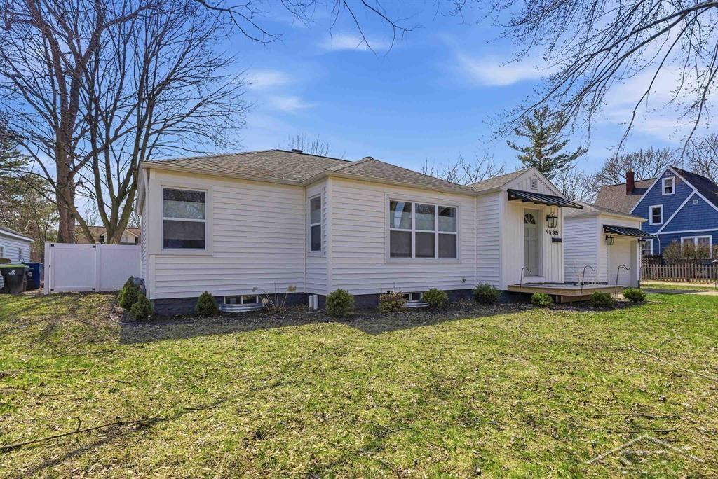 305 W Sugnet Road, Midland, MI 48640 — Photo 2