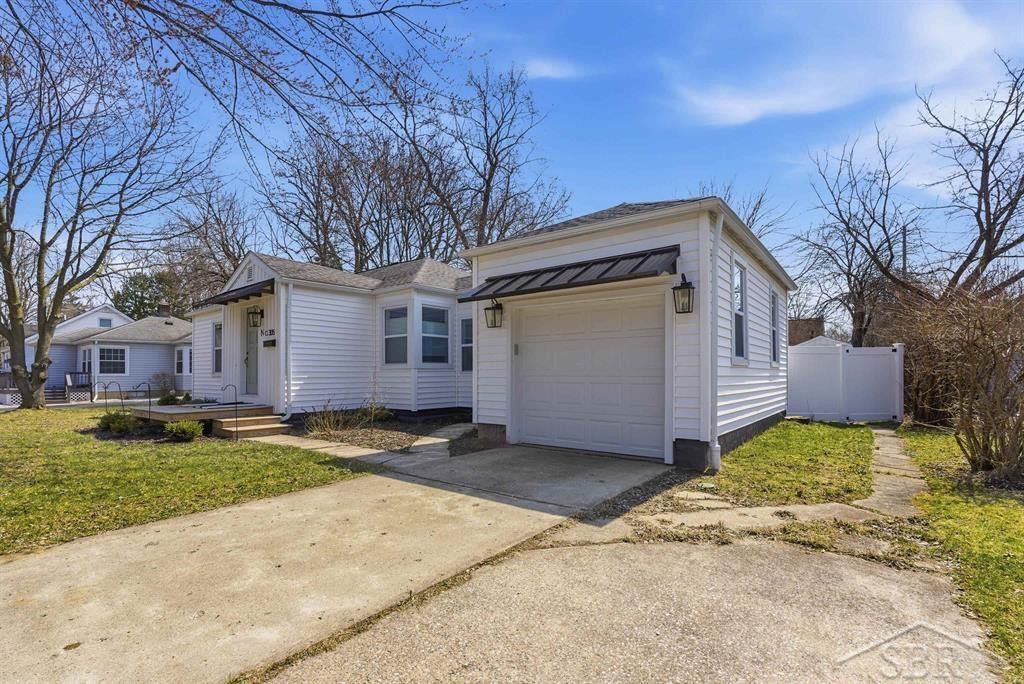 305 W Sugnet Road, Midland, MI 48640 — Photo 3