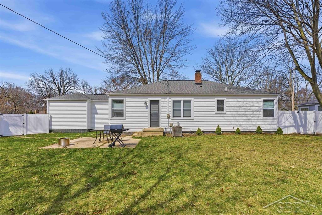 305 W Sugnet Road, Midland, MI 48640 — Photo 21