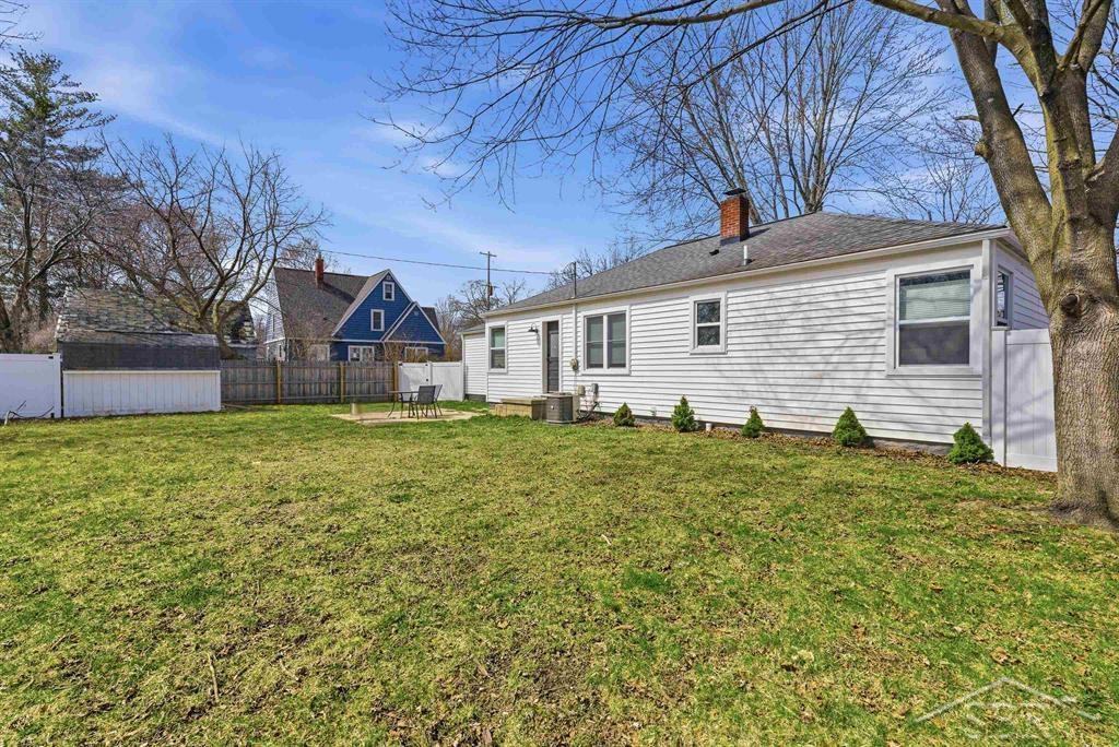 305 W Sugnet Road, Midland, MI 48640 — Photo 22