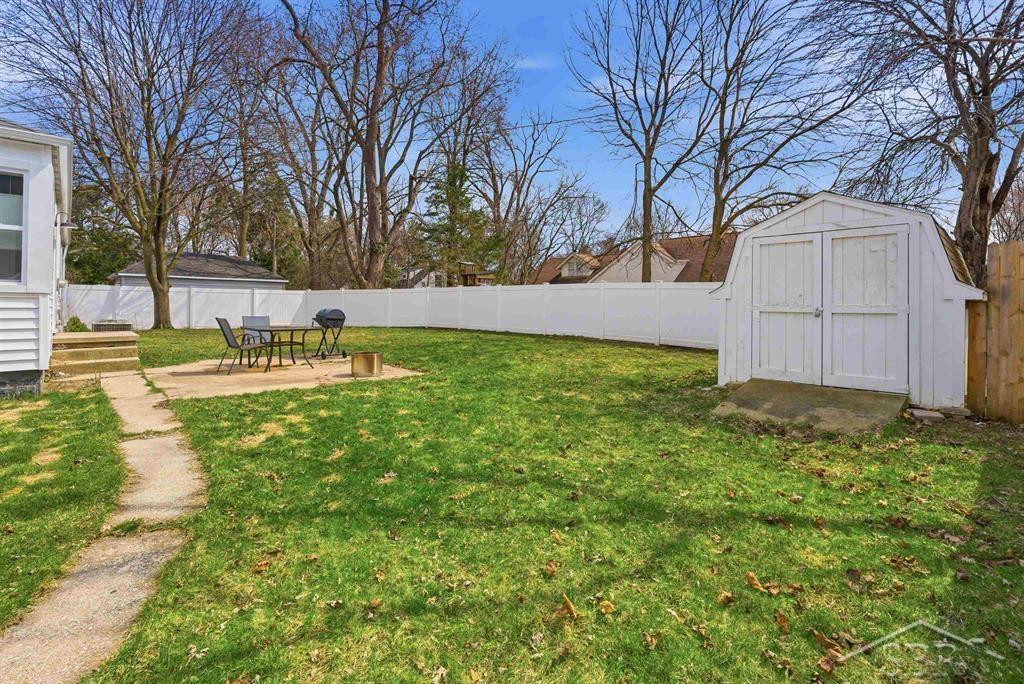 305 W Sugnet Road, Midland, MI 48640 — Photo 24