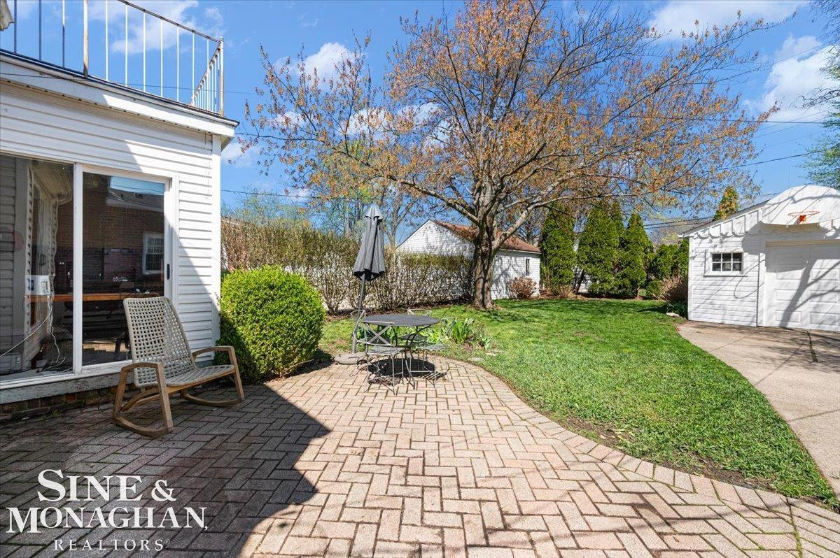 1866 Country Club Road, Grosse Pointe Woods, MI 48236 — Photo 2