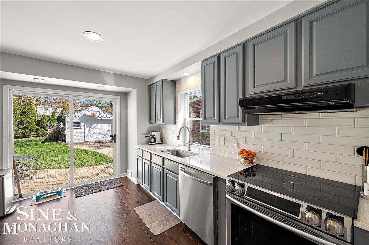 1866 Country Club Road, Grosse Pointe Woods, MI 48236 — Photo 5