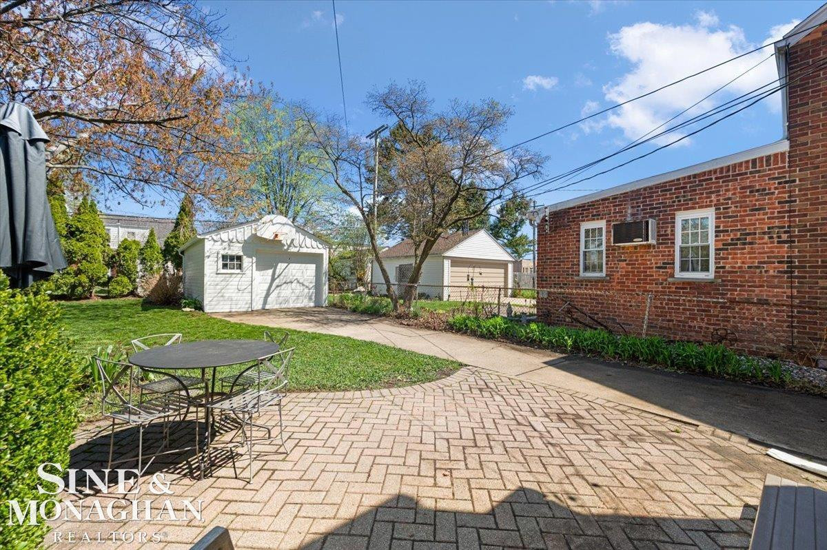 1866 Country Club Road, Grosse Pointe Woods, MI 48236 — Photo 35