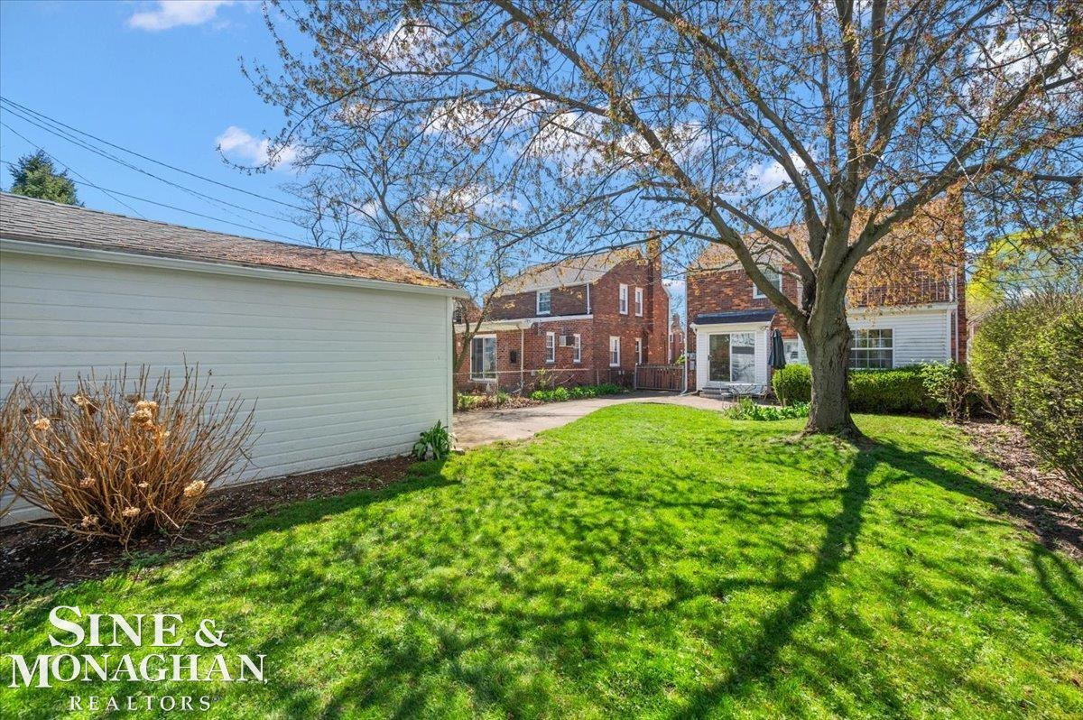 1866 Country Club Road, Grosse Pointe Woods, MI 48236 — Photo 37